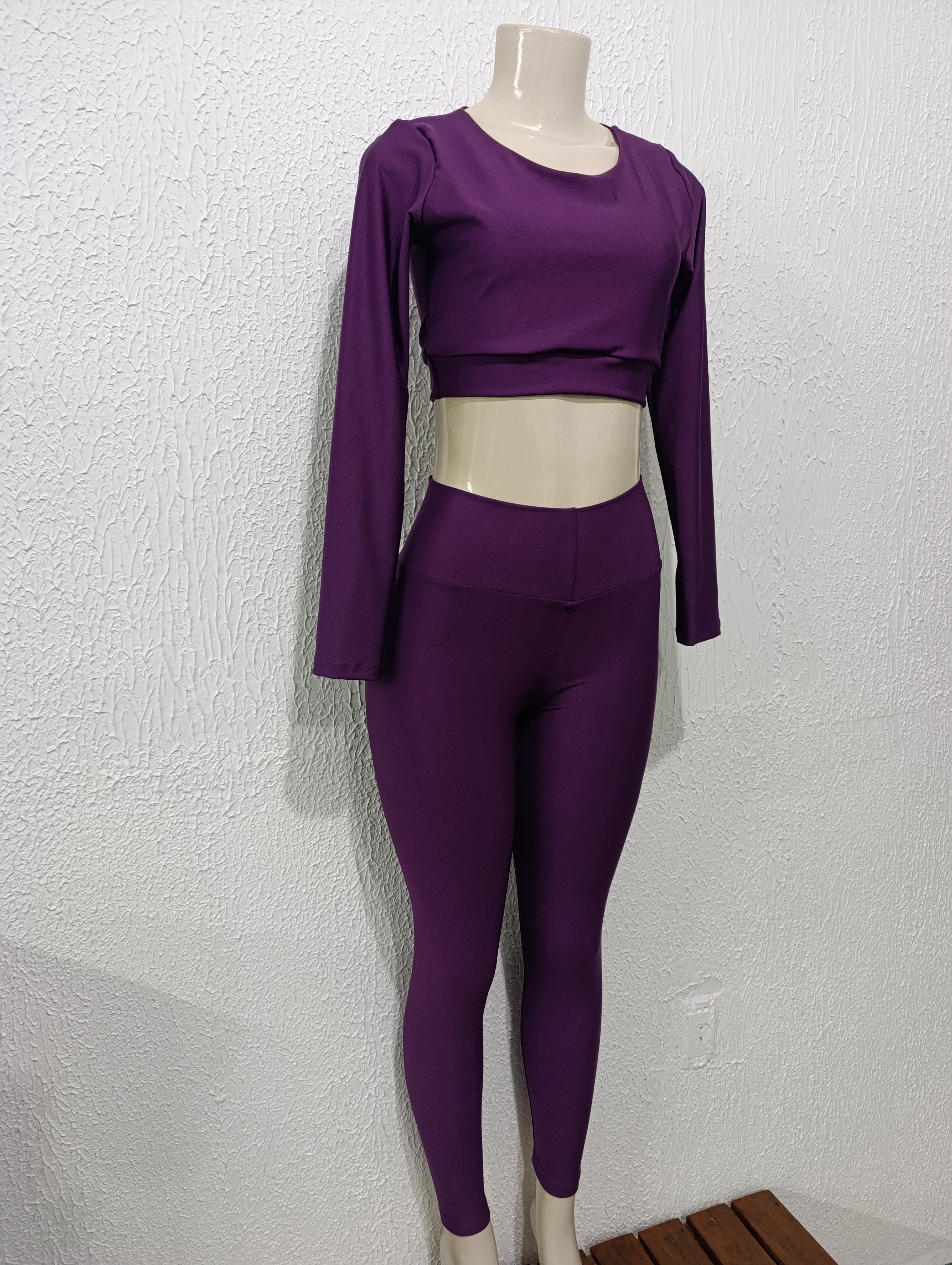 Conjunto de Calça M. Manga longa. Cor ROXO