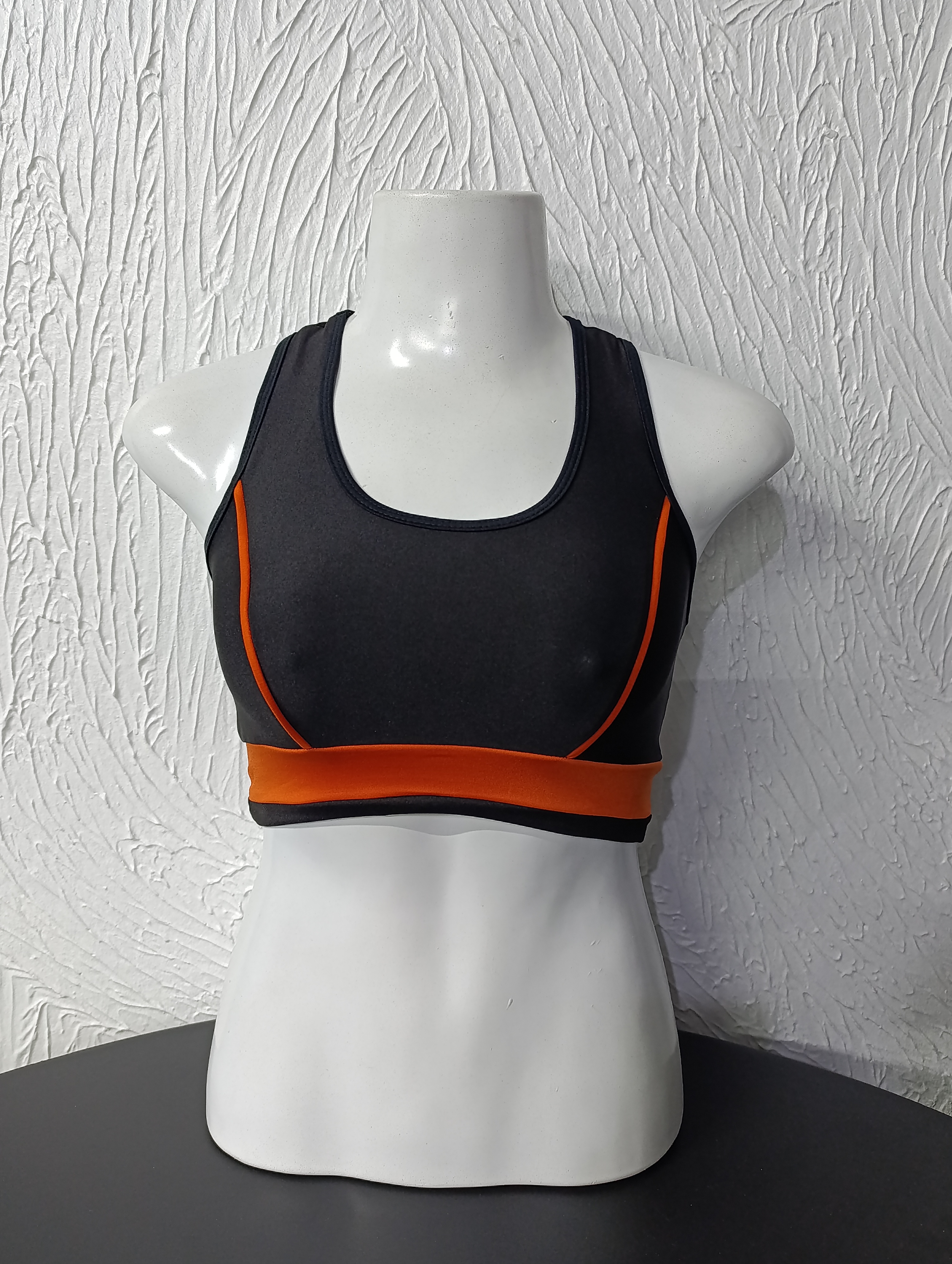 Top M sem bojo Preto com viés laranja