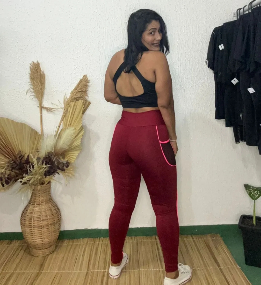 Calça M com bolso. VINHO. PROMOÇÃO