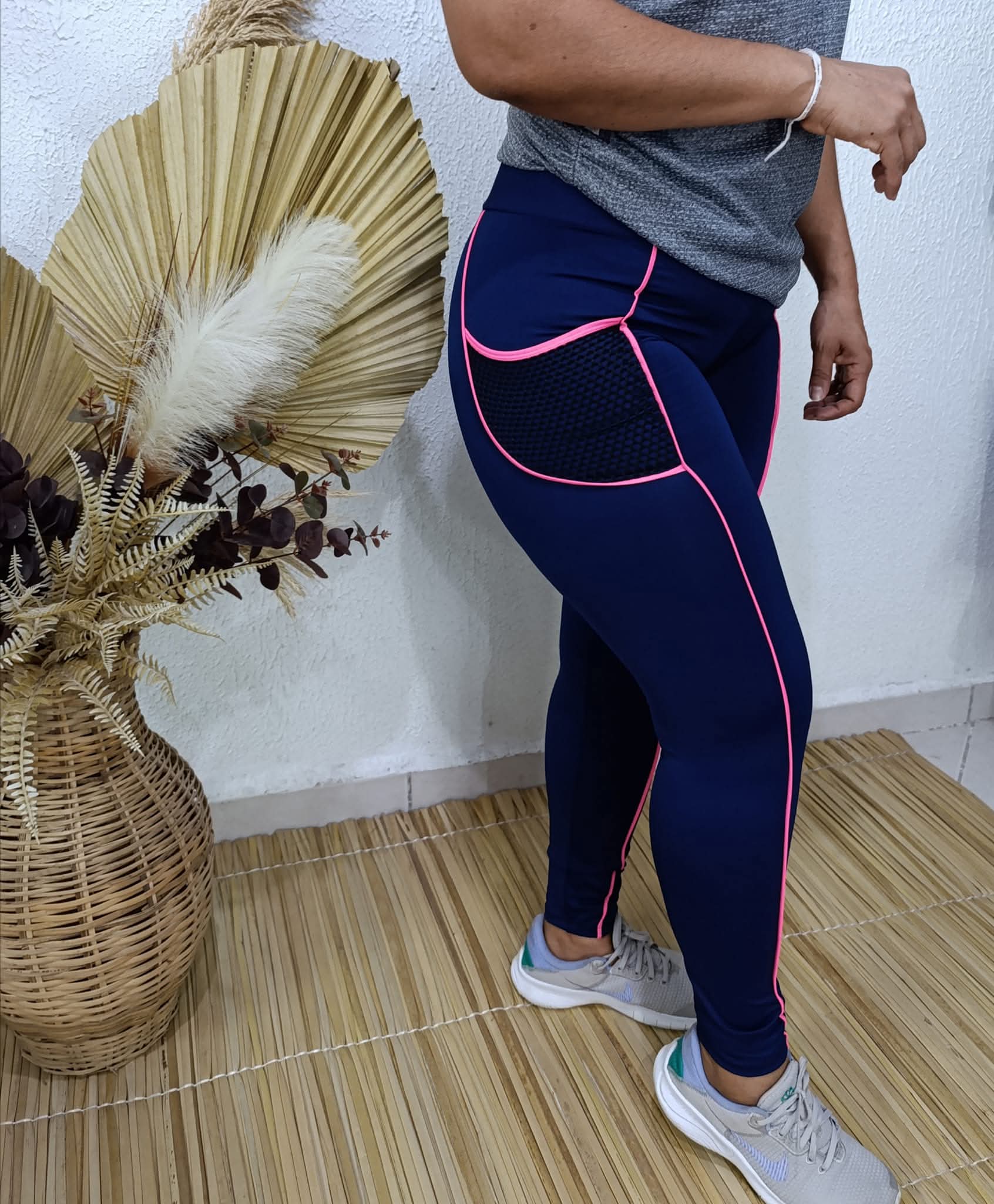 Calça M com bolso MARINHO. PROMOÇÃO