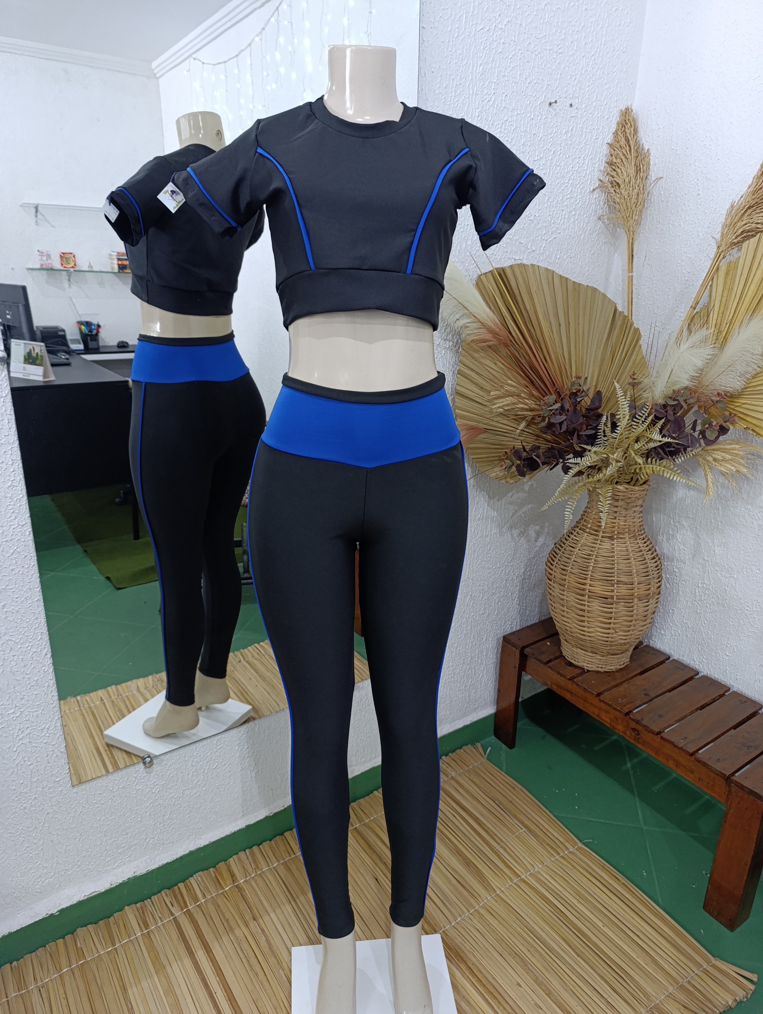 Conjunto de Calça M com detalhes azul Royal