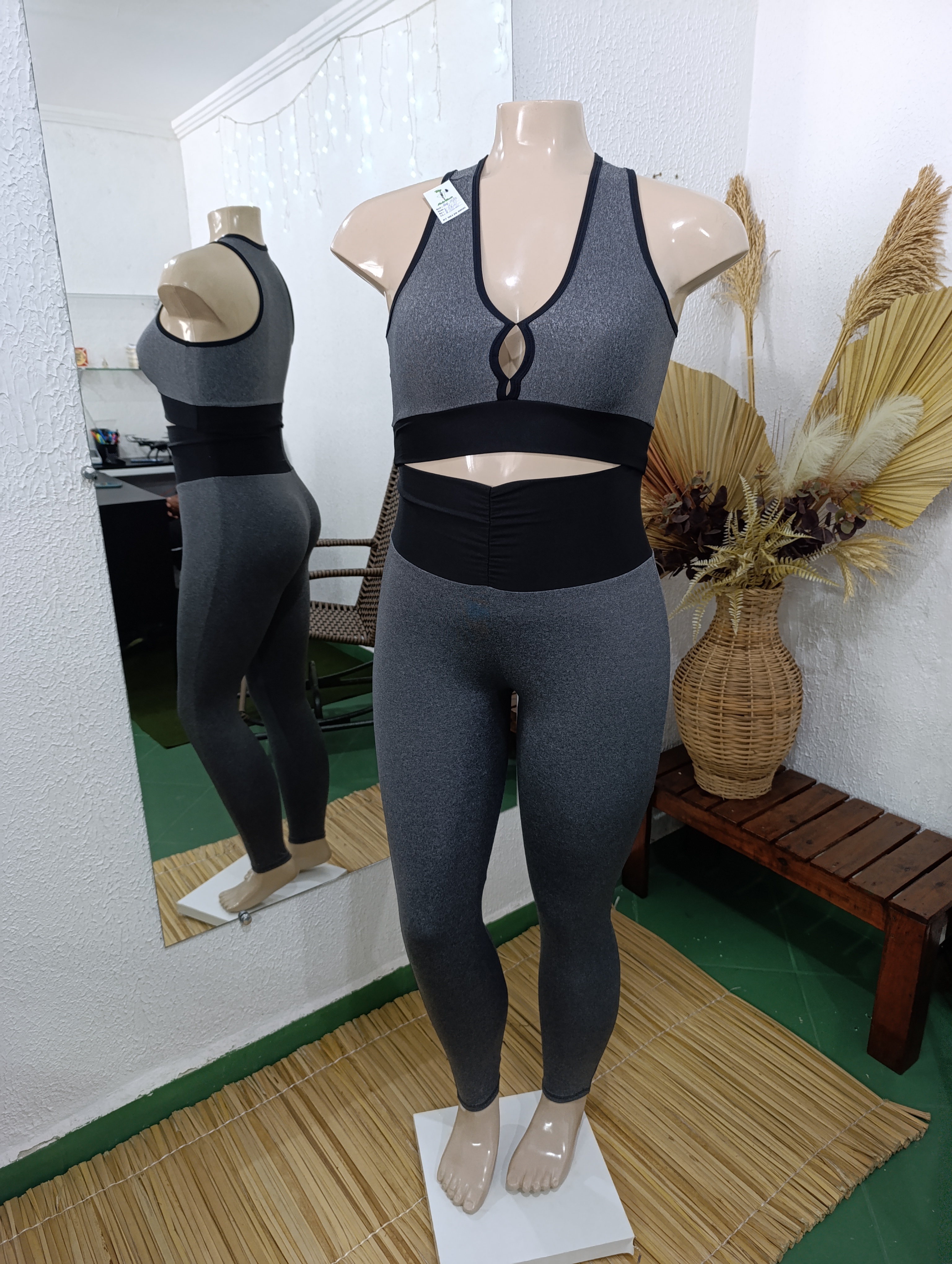 Conjunto de Calça G cinza com cós alto franzido