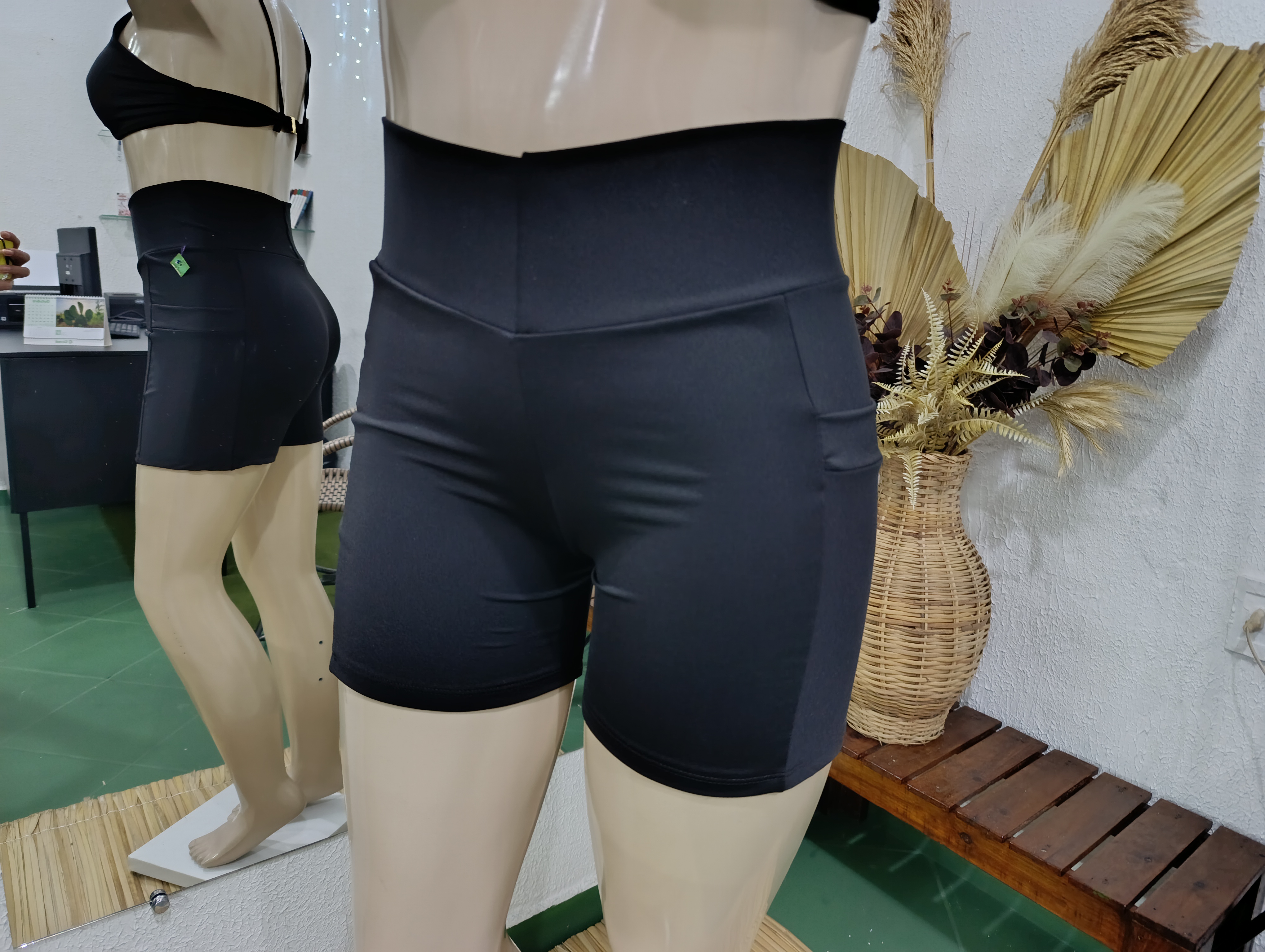 Short G2 preto com bolso