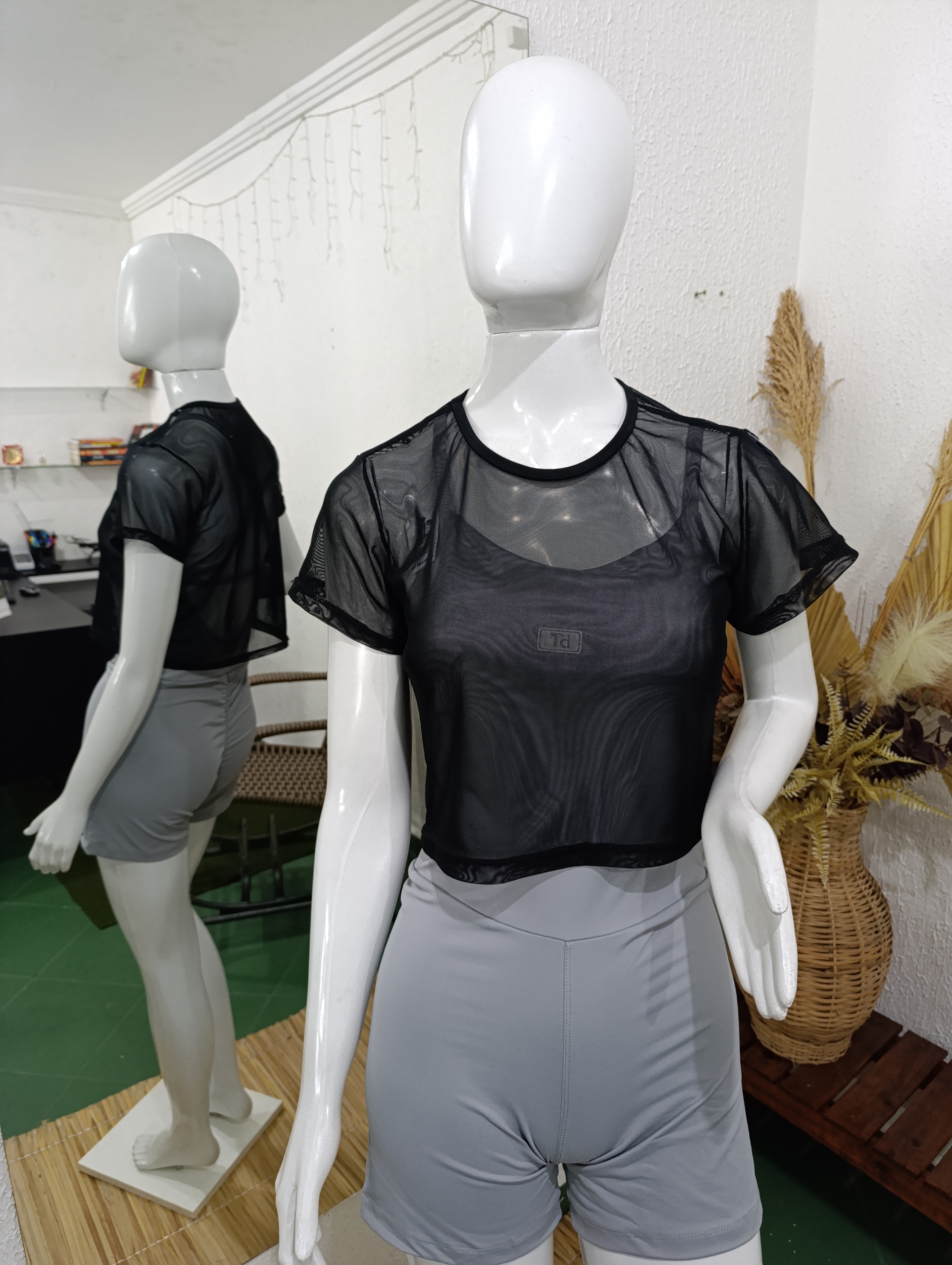 Cropped M tule manga curta "gola" preto PROMOÇÃO