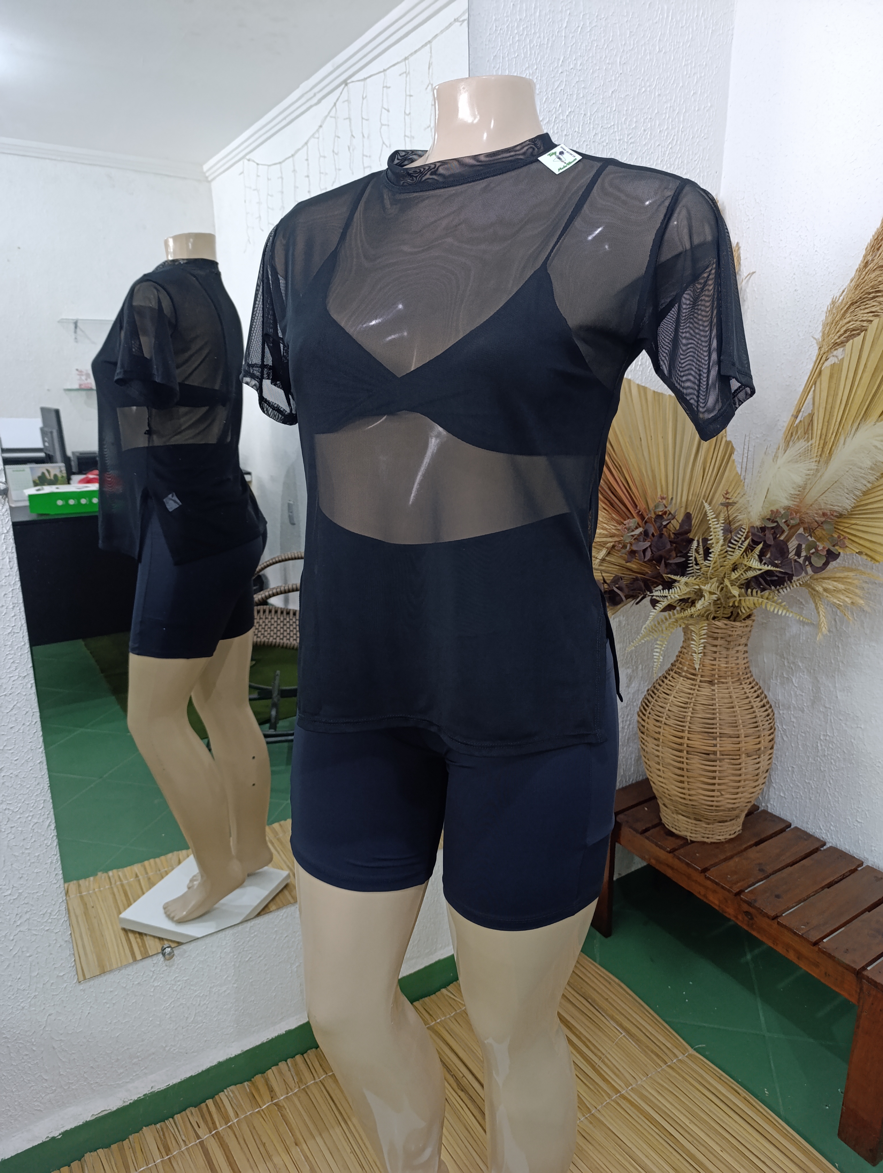 Blusa GG tule PRETO aberta na lateral
