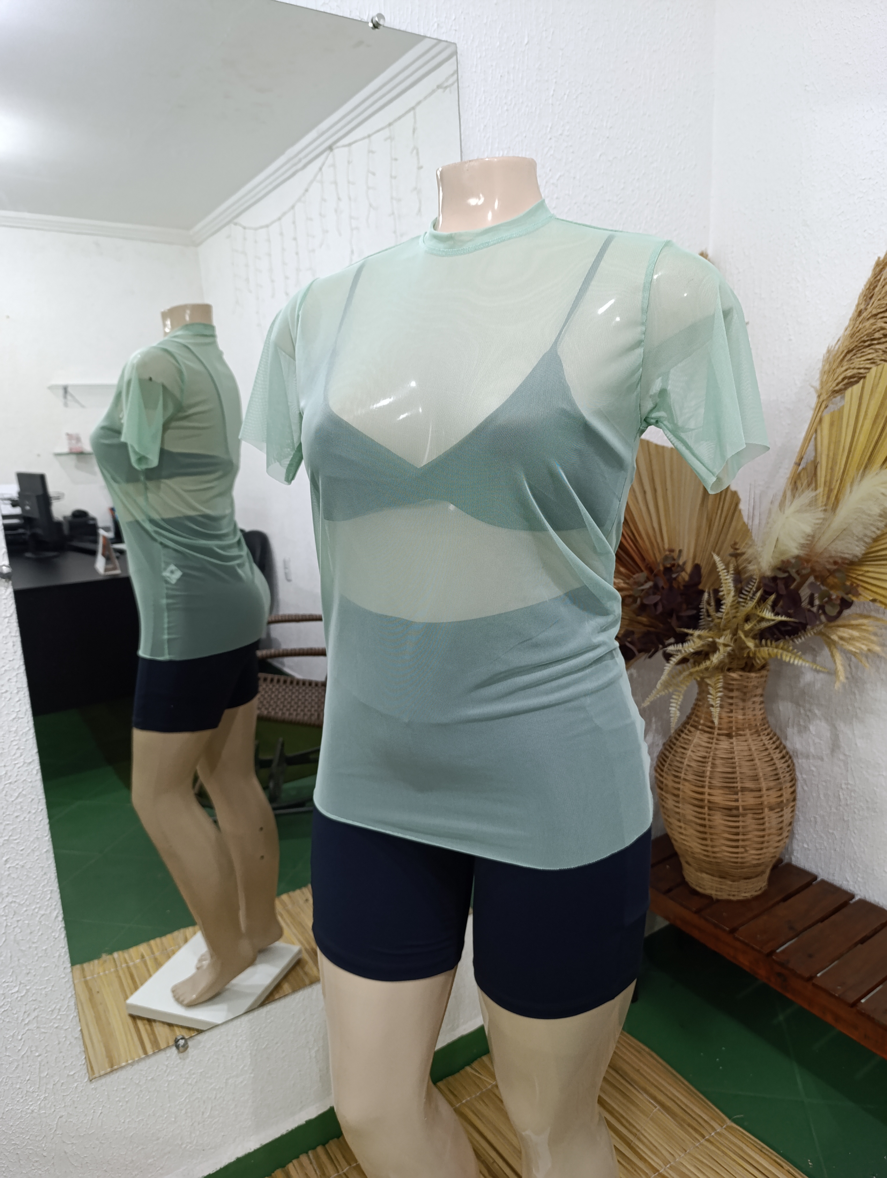 Blusa G tule sem costura cor verde claro