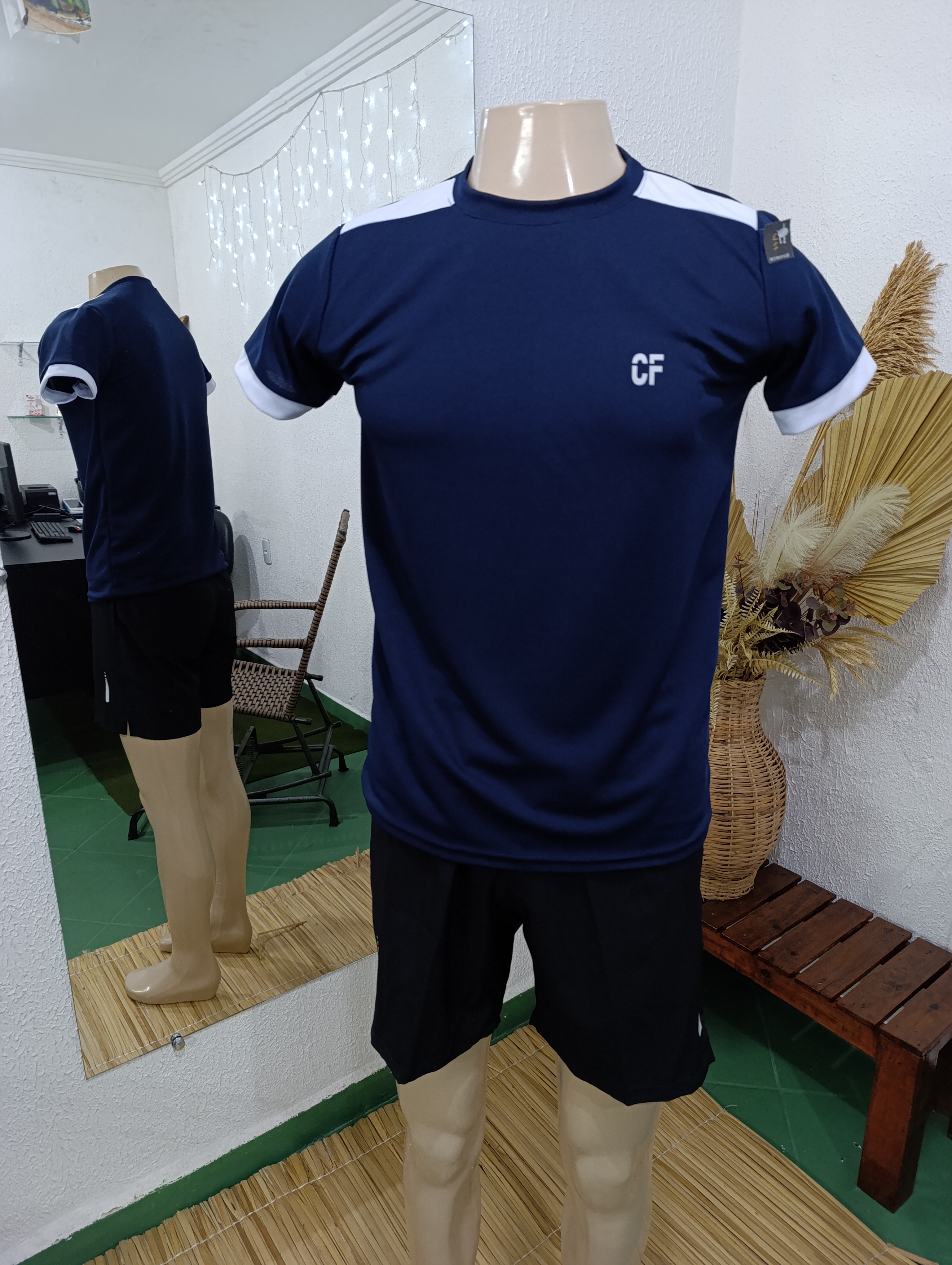 Camisa P Dryfit MARINHO com detalhes branco no ombro e barra da manga