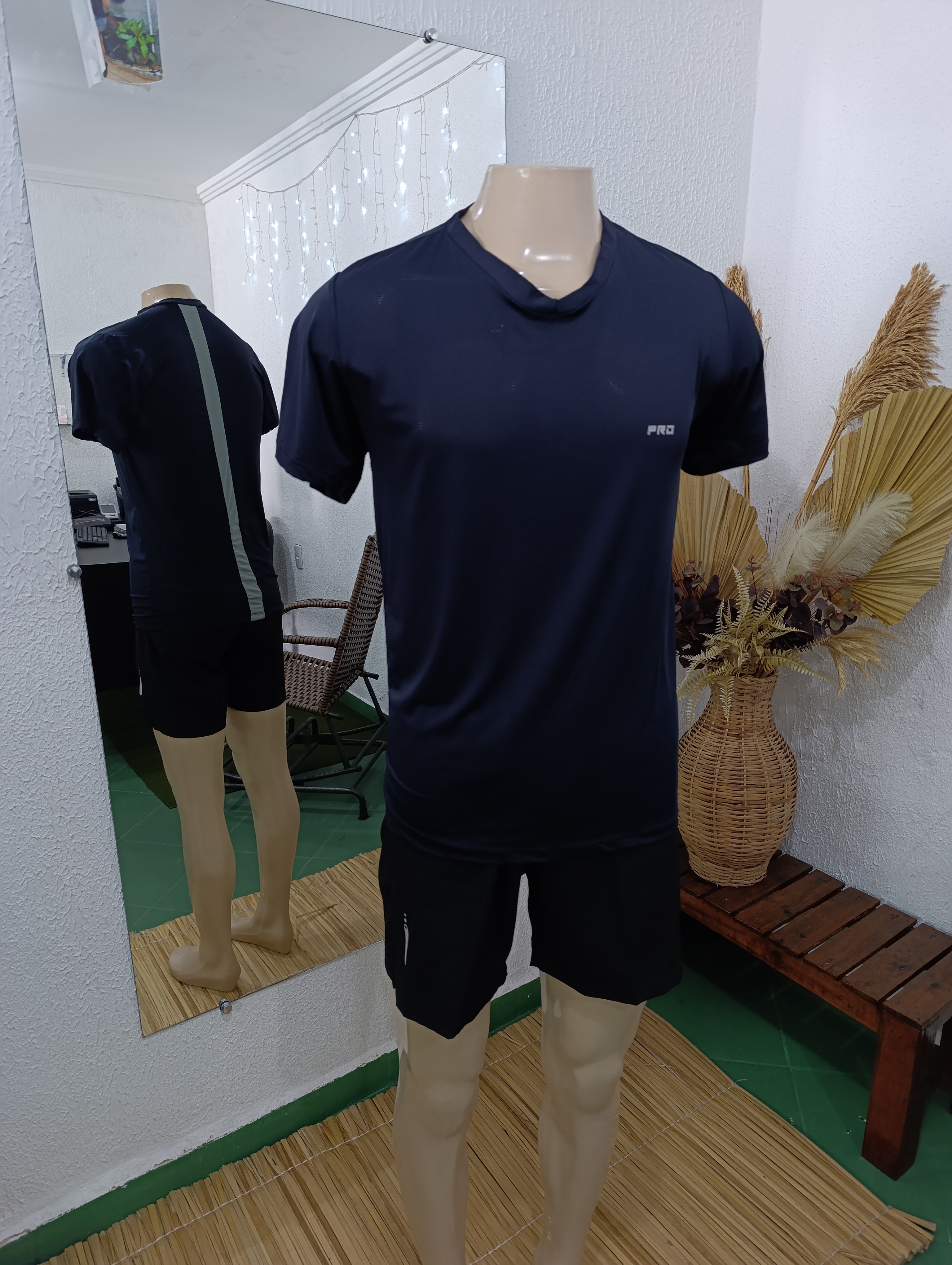 Camisa M POLIAMIDA UV PRETA com lista cinza nas costas