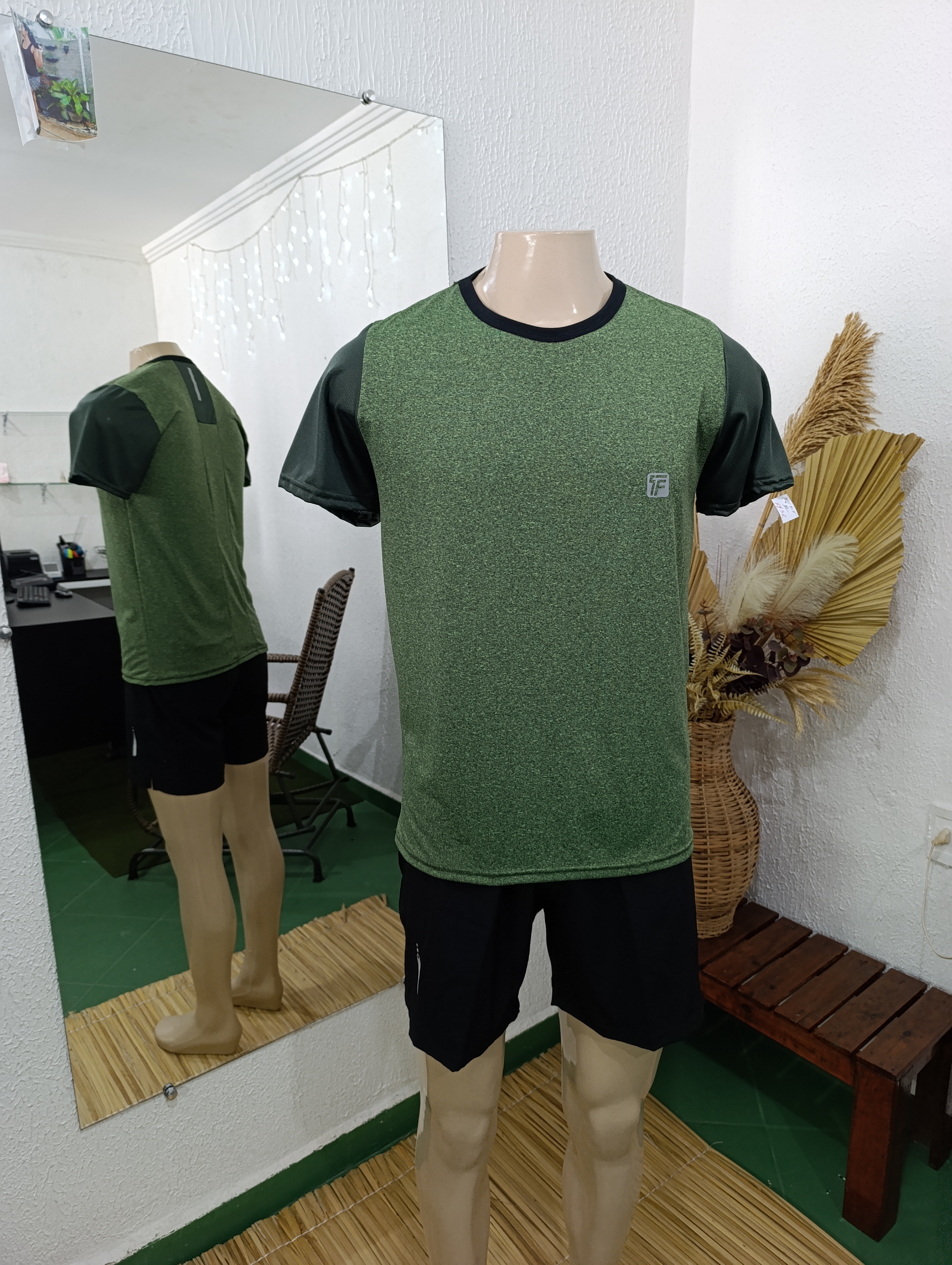 Camisa M Dryfit verde mescla com maga verde escuro