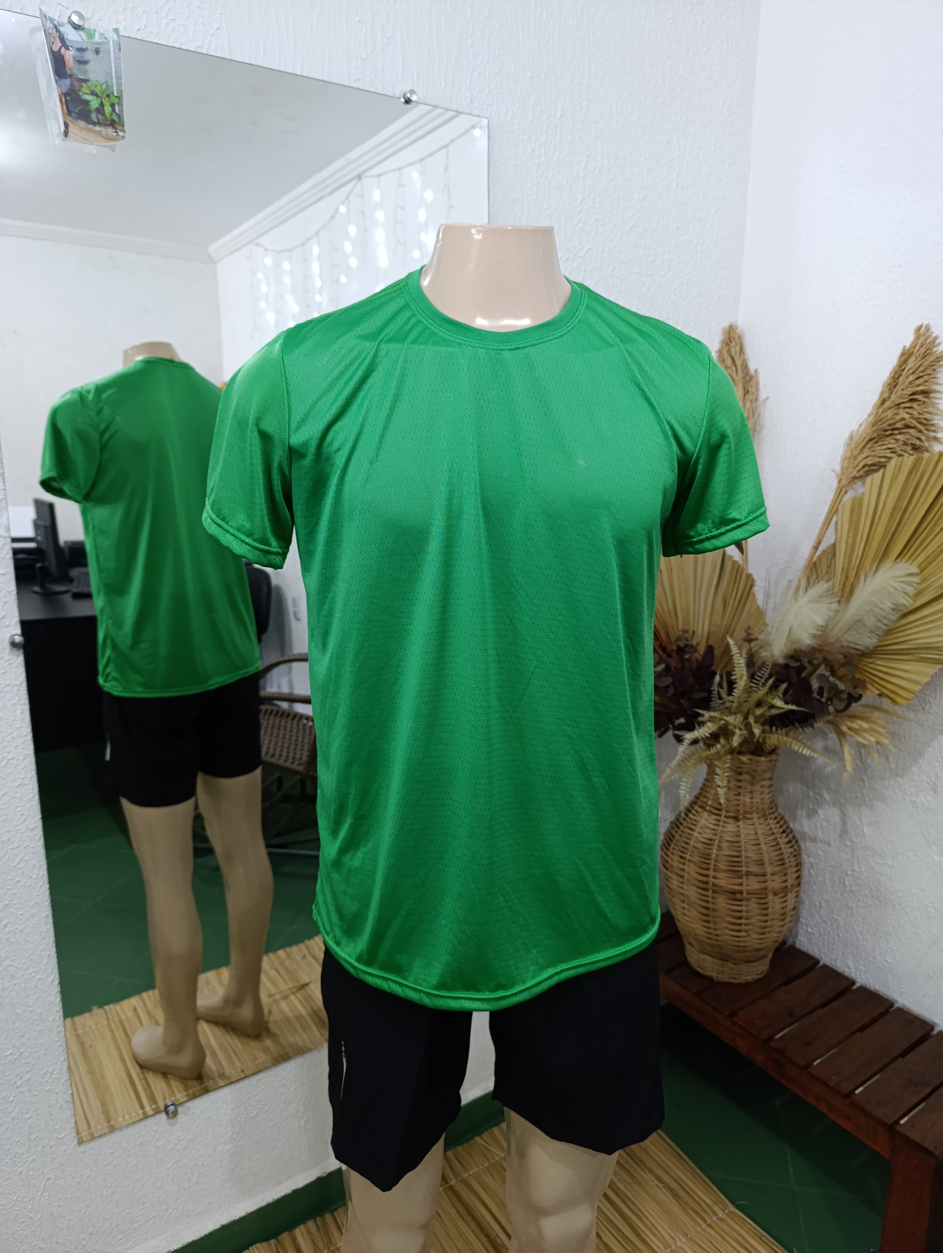 Camisa M Dryfit furadinho verde