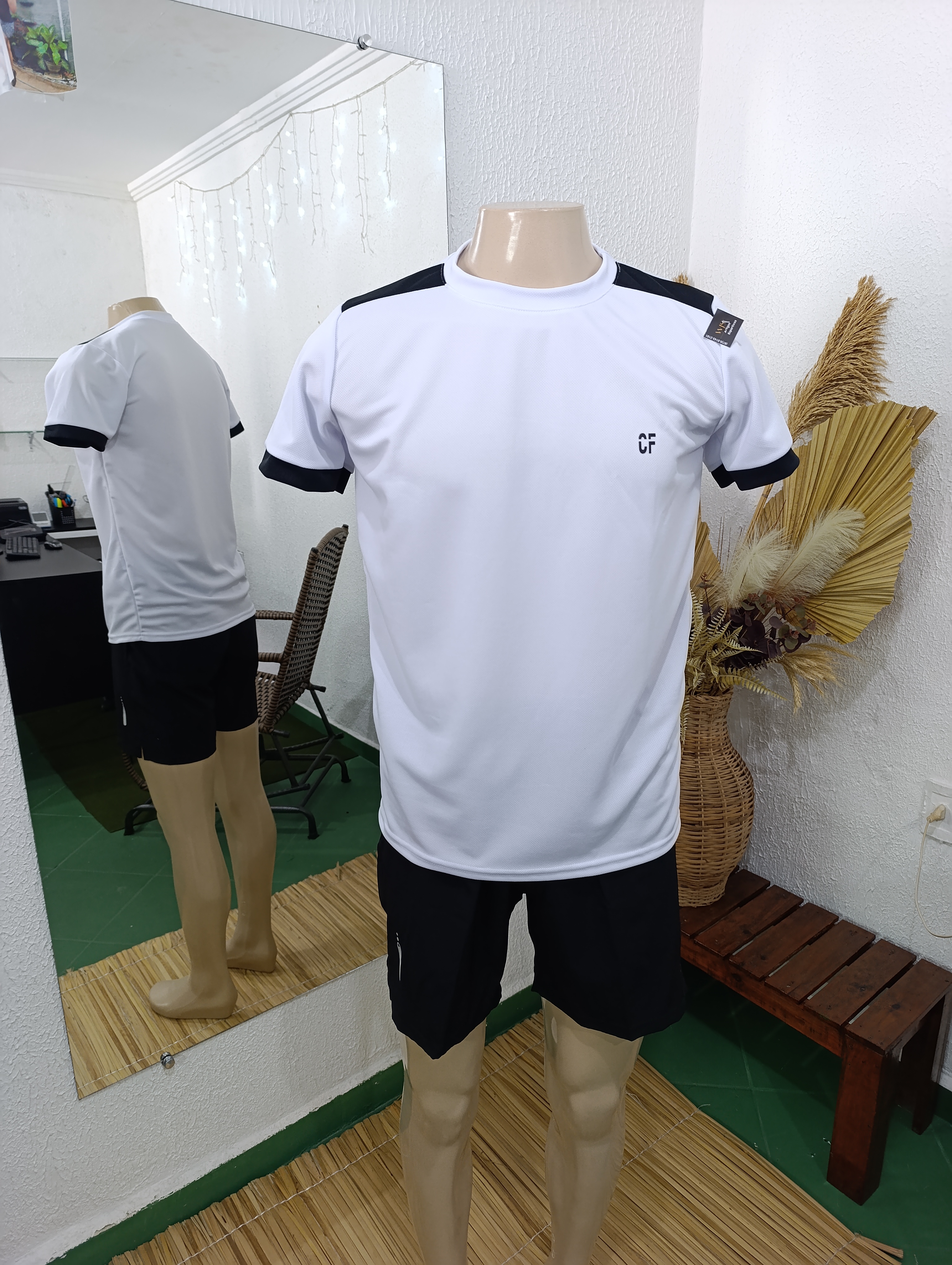 Camisa M Dryfit Branca Com punho e ombro Preto