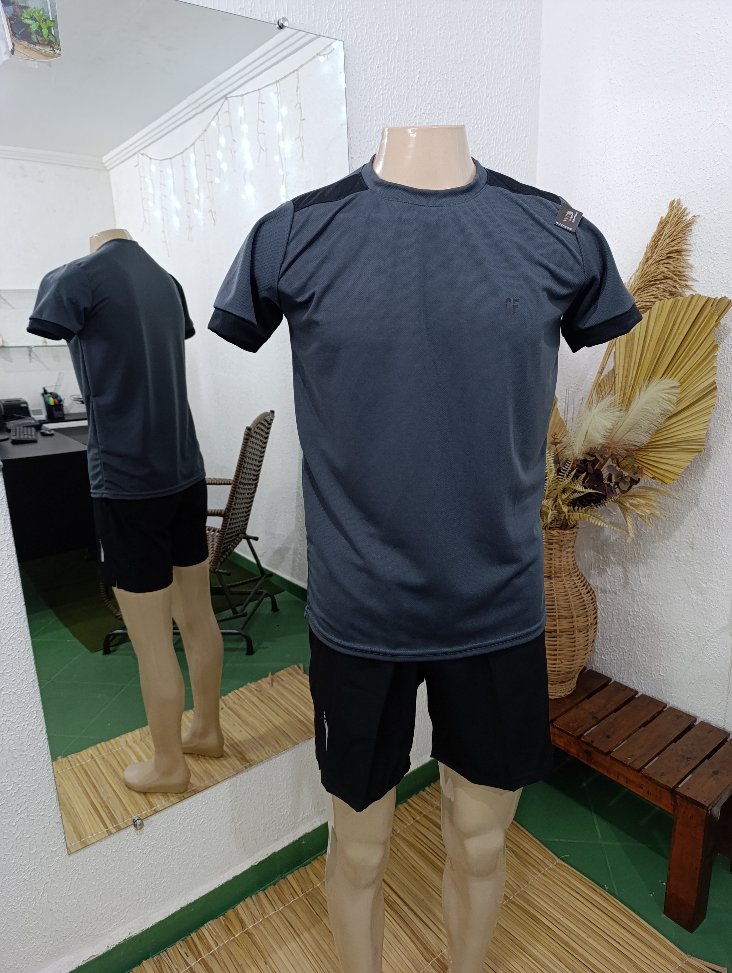 Camisa M Dryfit cor GRAFITE com detalhes PRETO no ombro e punho