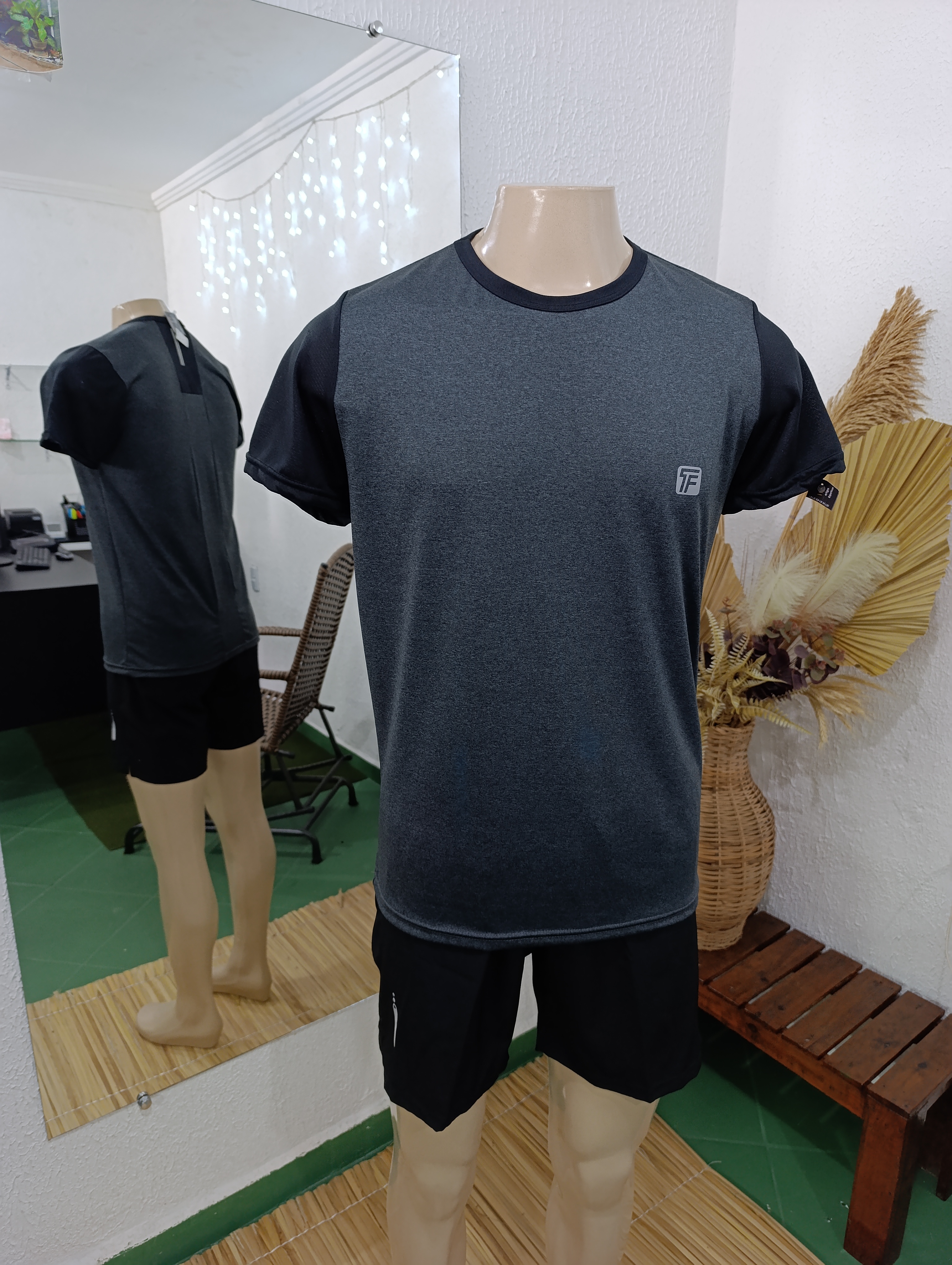 Camisa M Dryfit gola e mangas preta