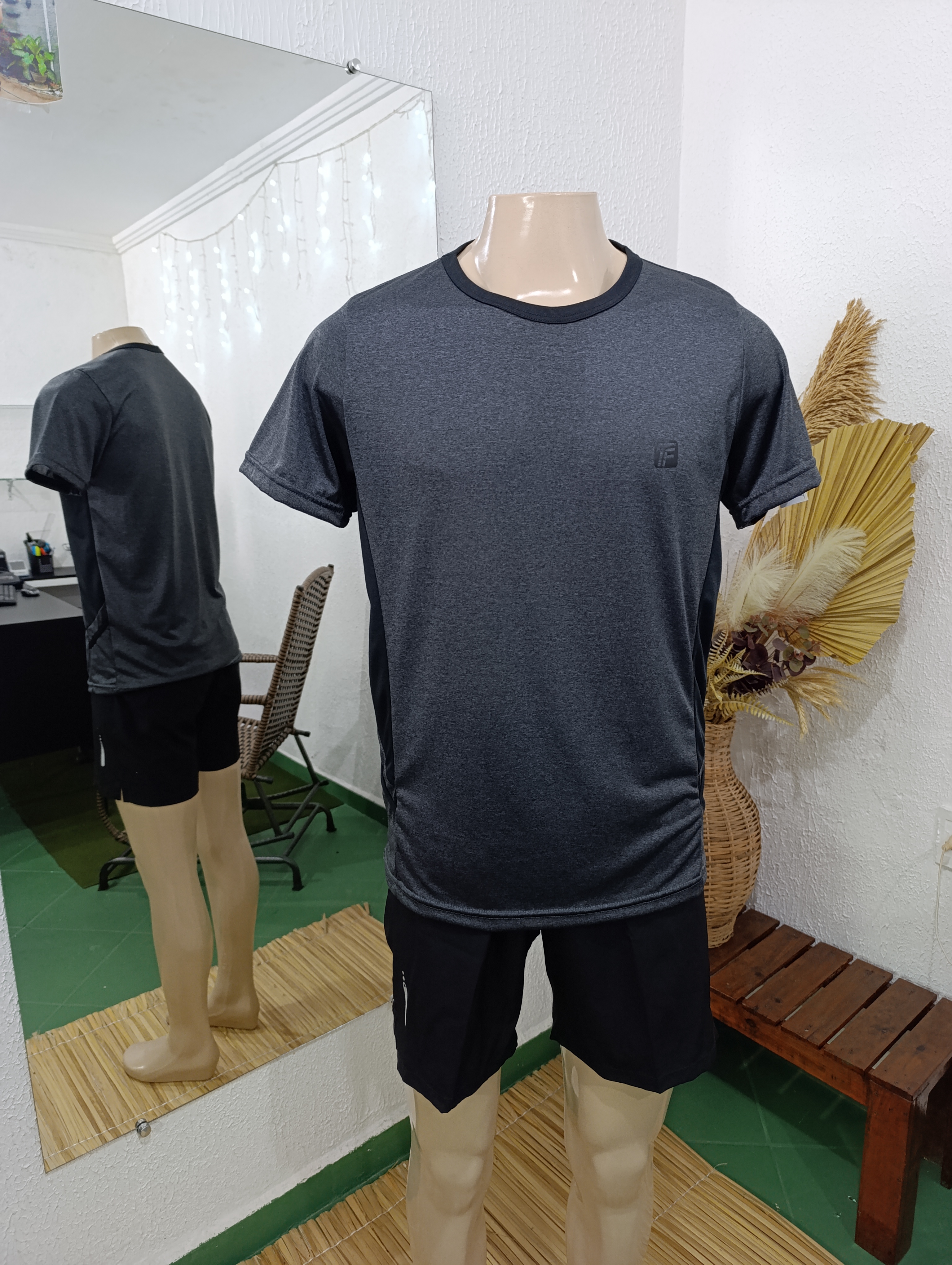 Camisa M Dryfit cor GRAFITE com detalhes preto no pescoço e na lateral