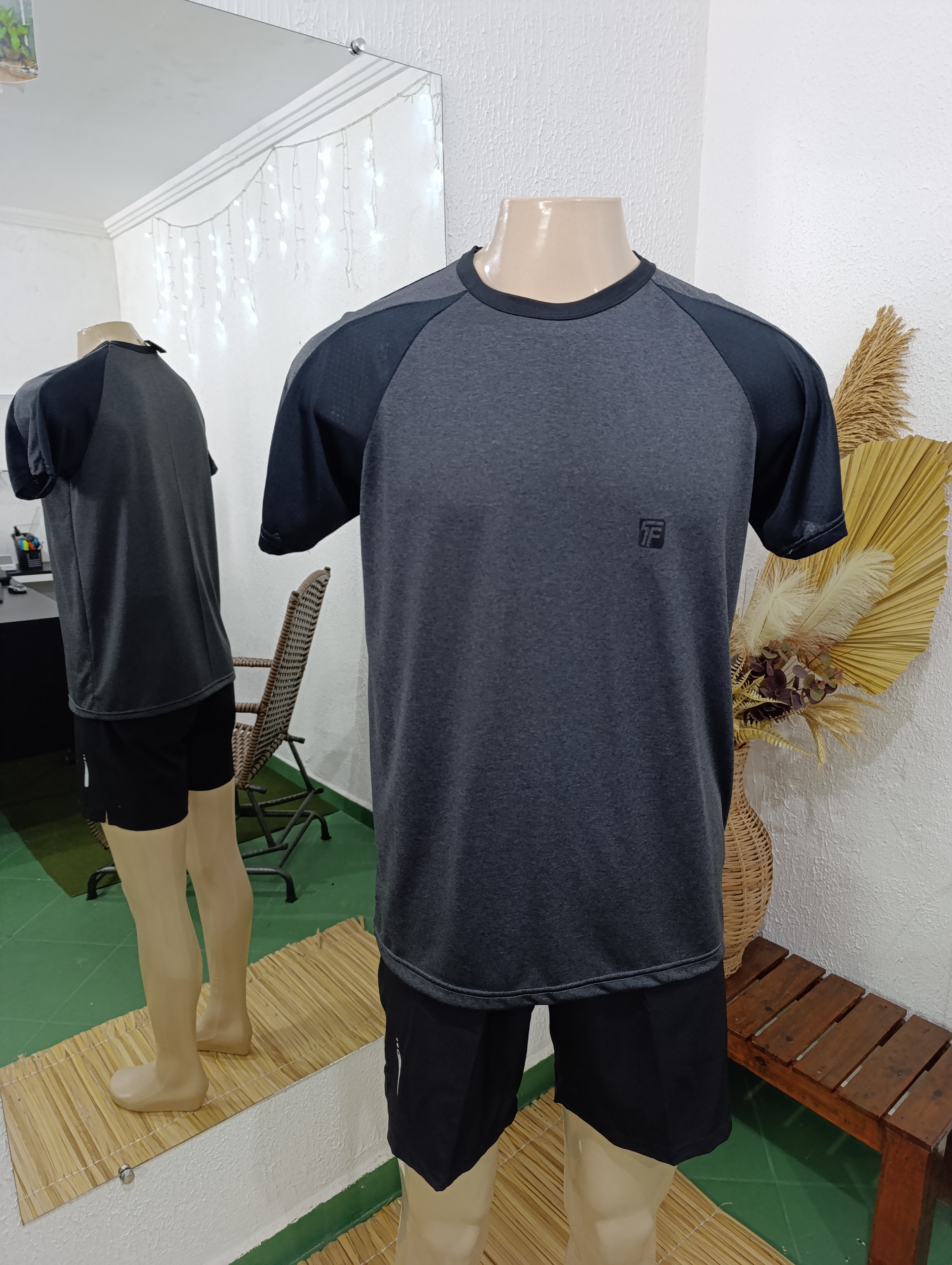 Camisa M Dryfit cor GRAFITE com detalhes preto na gola e na manga