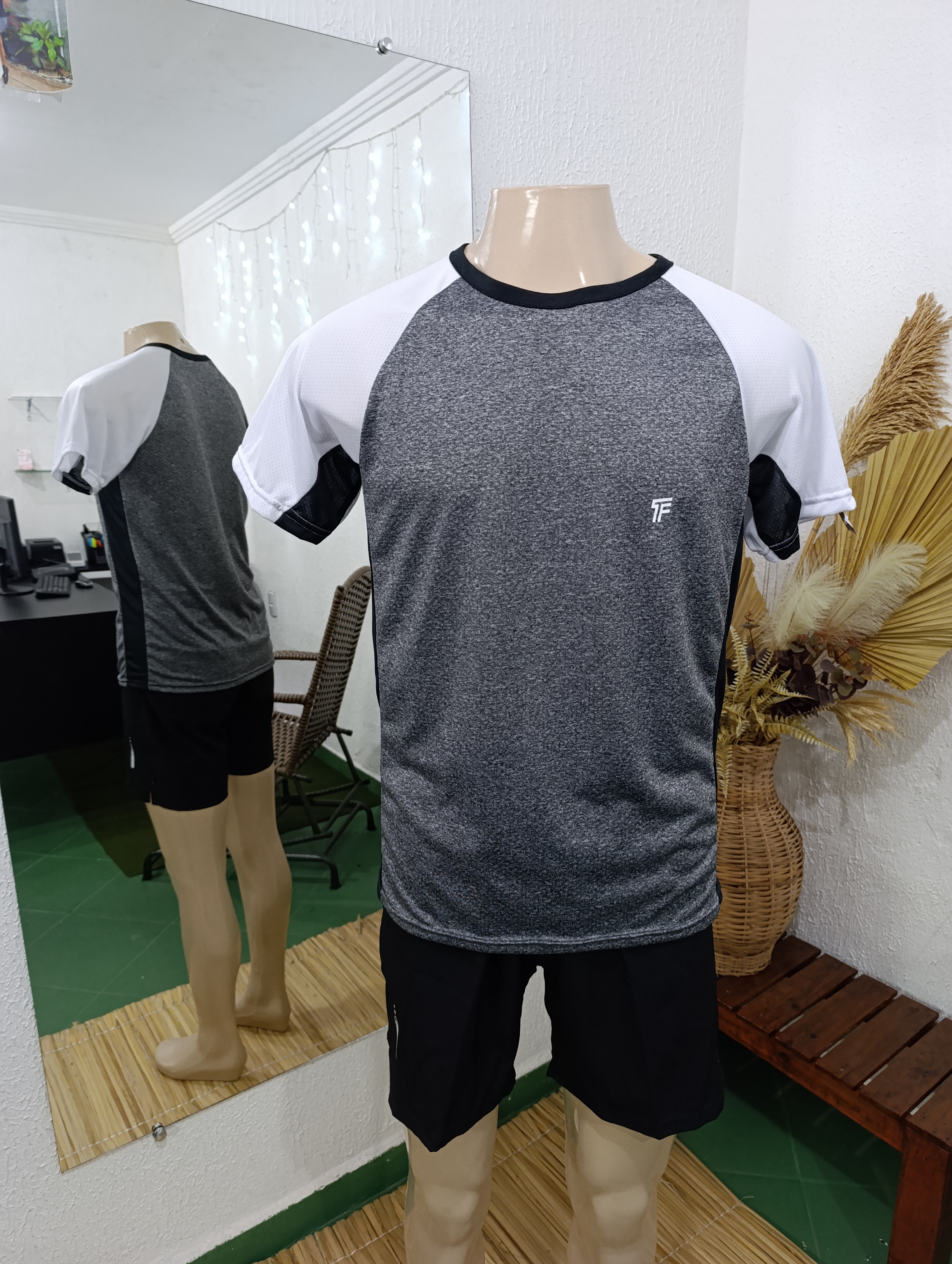 Camisa M Dryfit cor Cinza com preto e branco