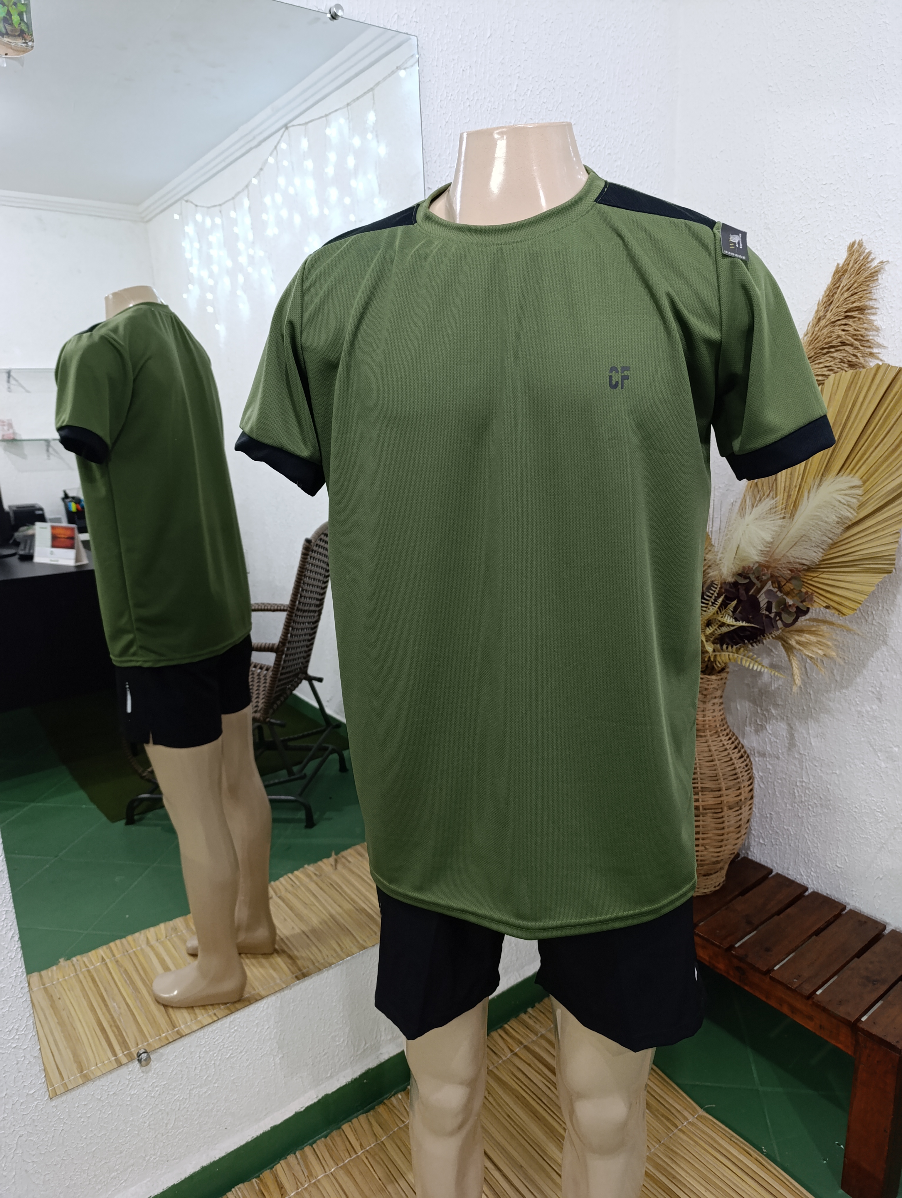 Camisa GG Dryfit verde militar detalhes preto no Ombro