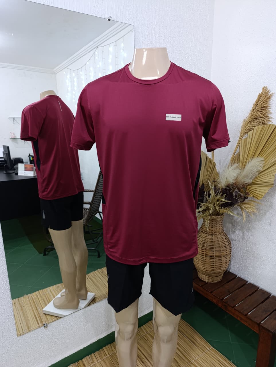 Camisa G POLIAMIDA CITY vinho com detalhes preto na lateral