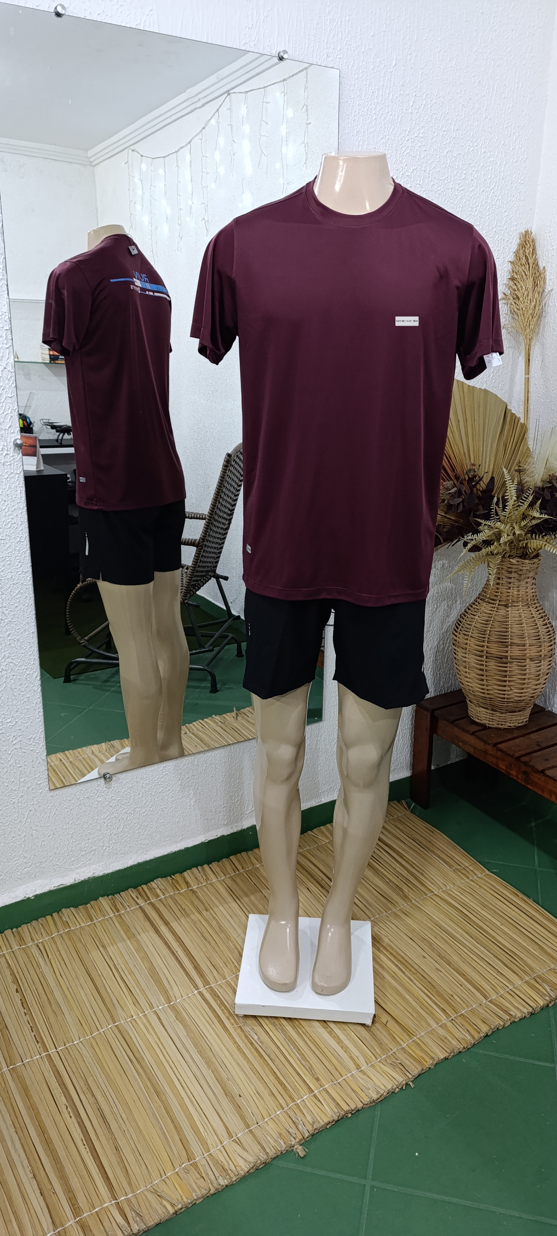 Camisa G Dryfit vinho detalhes nas costas