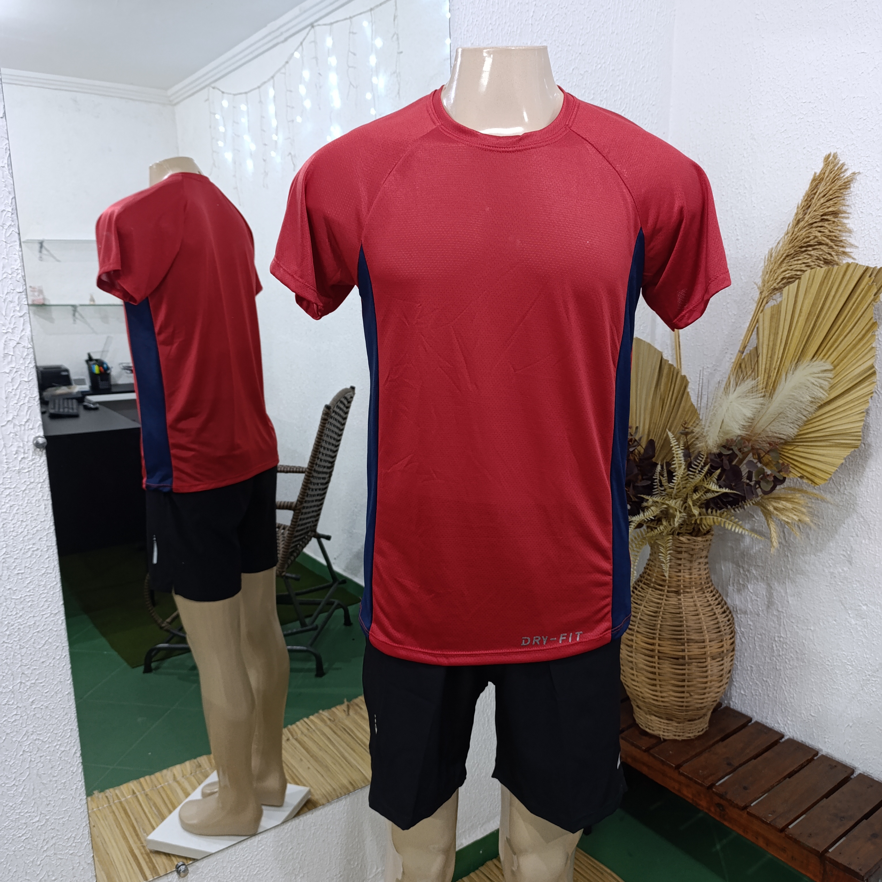 Camisa G Dryfit furadinho vermelha com marinho na lateral