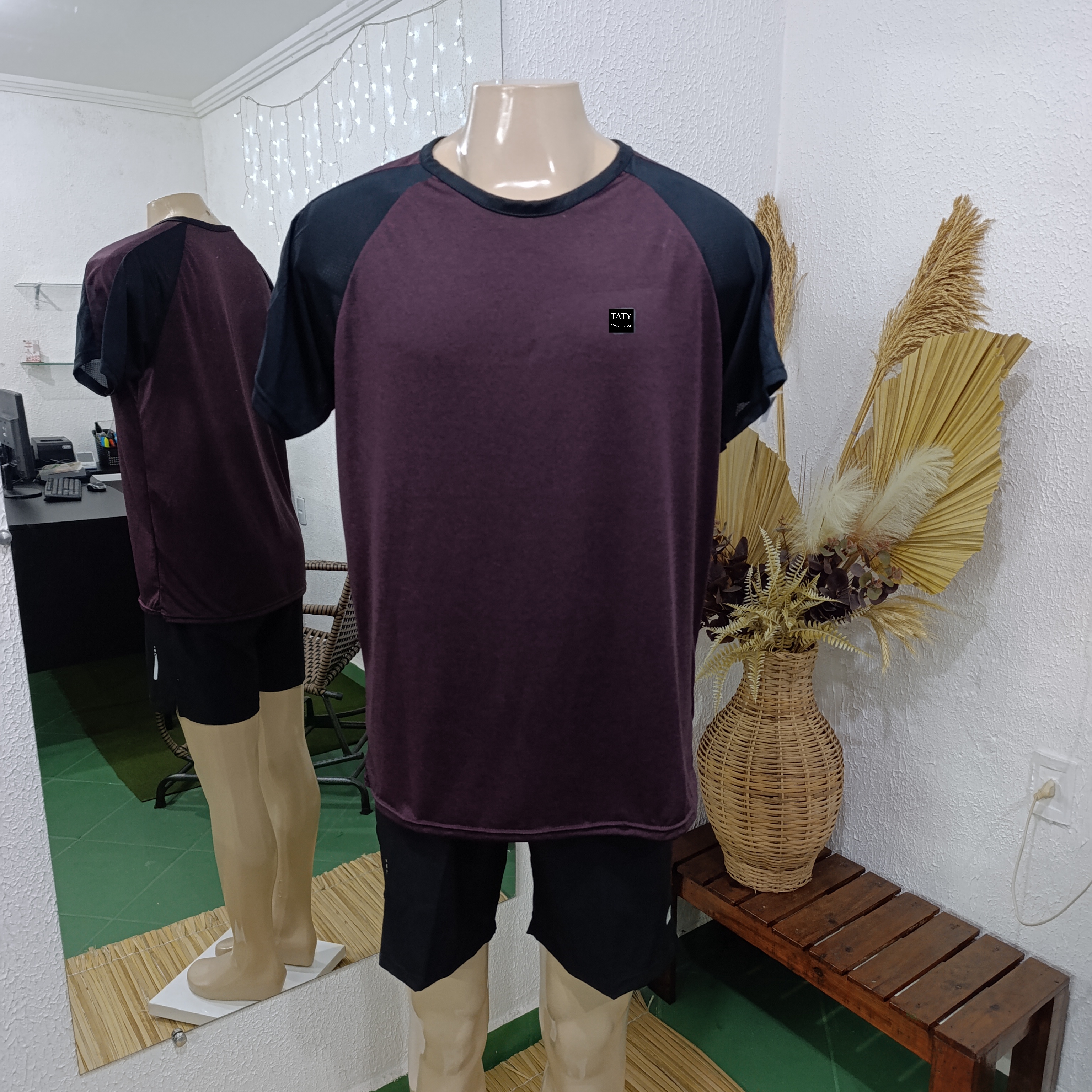 Camisa GG Dryfit VINHO com detalhes preto na manga