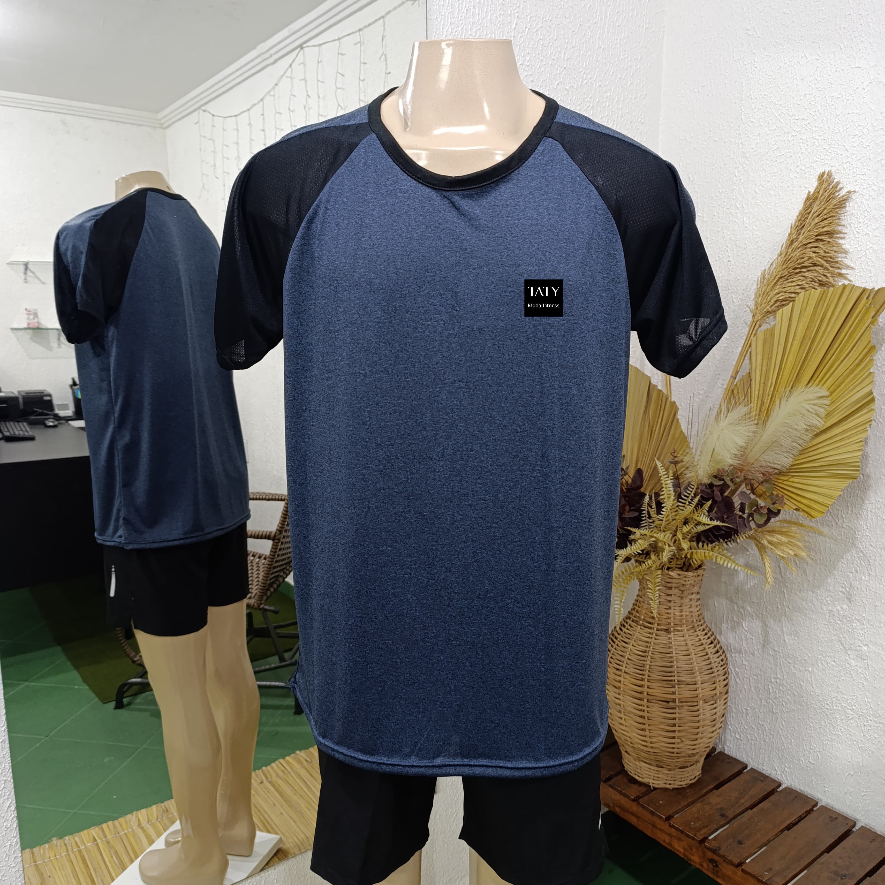 Camisa GG Dryfit MARINHO com gola e mangas preta