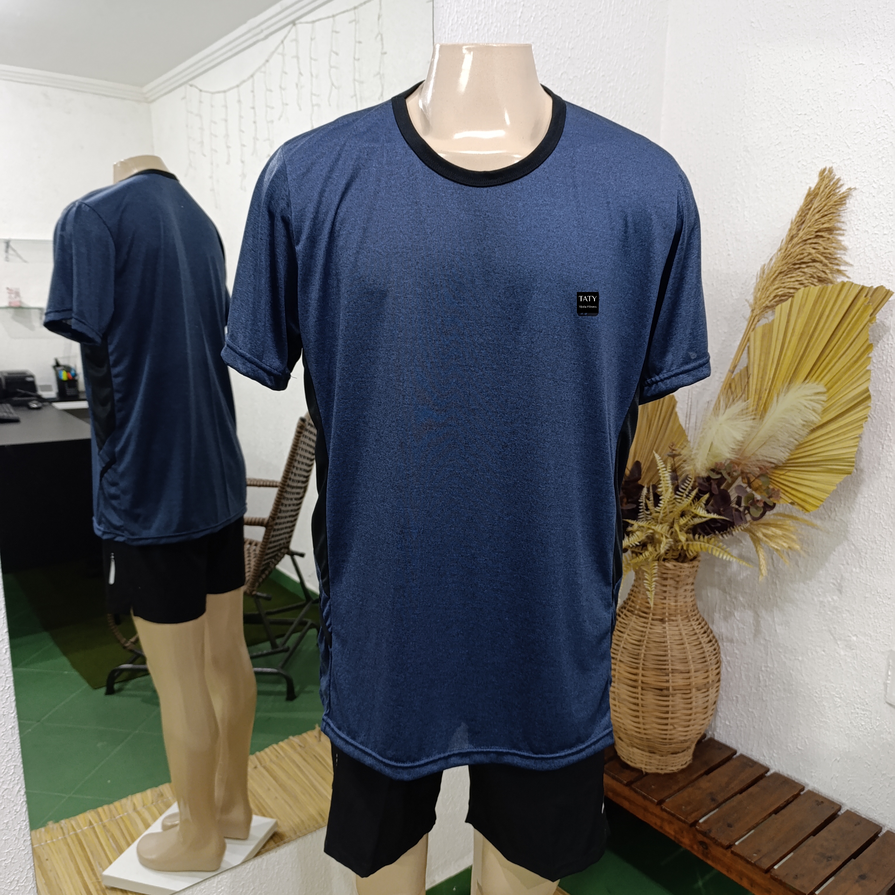 Camisa GG Dryfit MARINHO com gola PRETA e detalhes preto na lateral