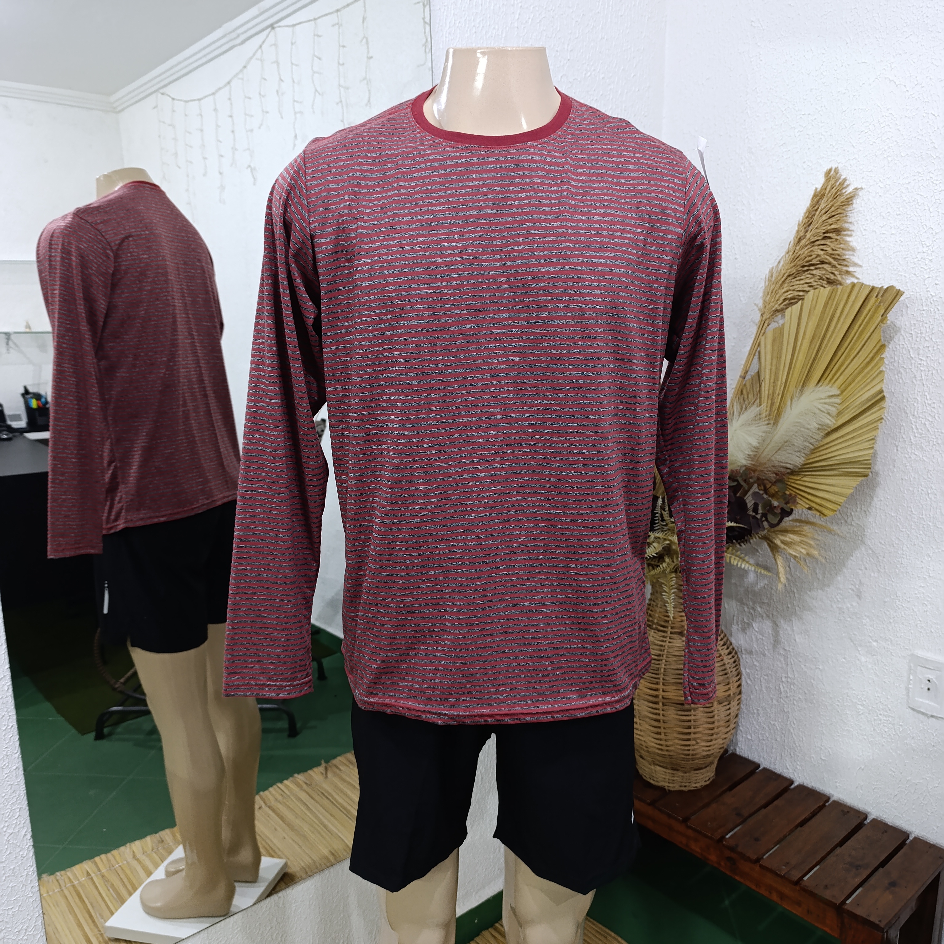 Camisa G manga longa listrada vermelha