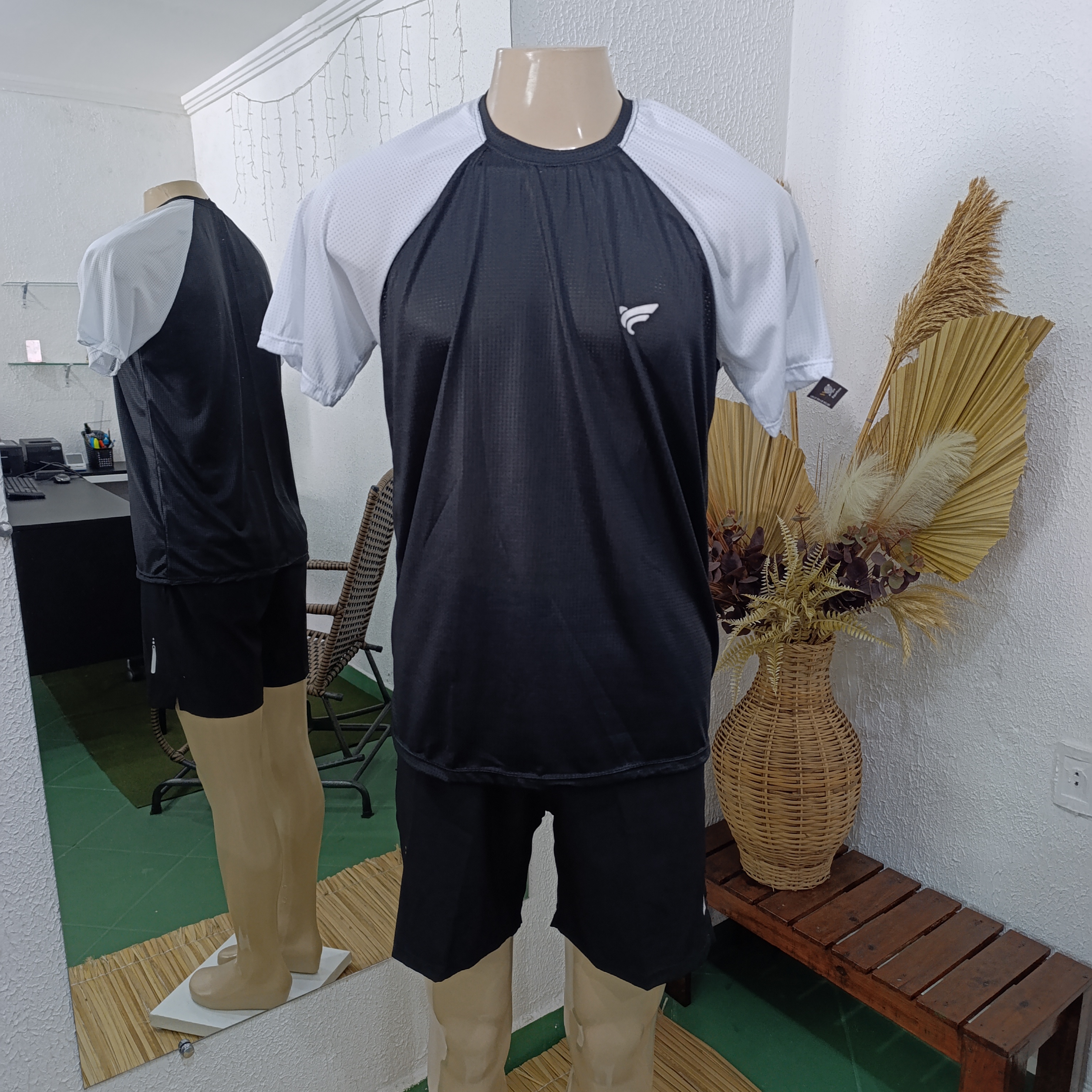 Camisa G Dryfit furadinho PRETA com manga Branca