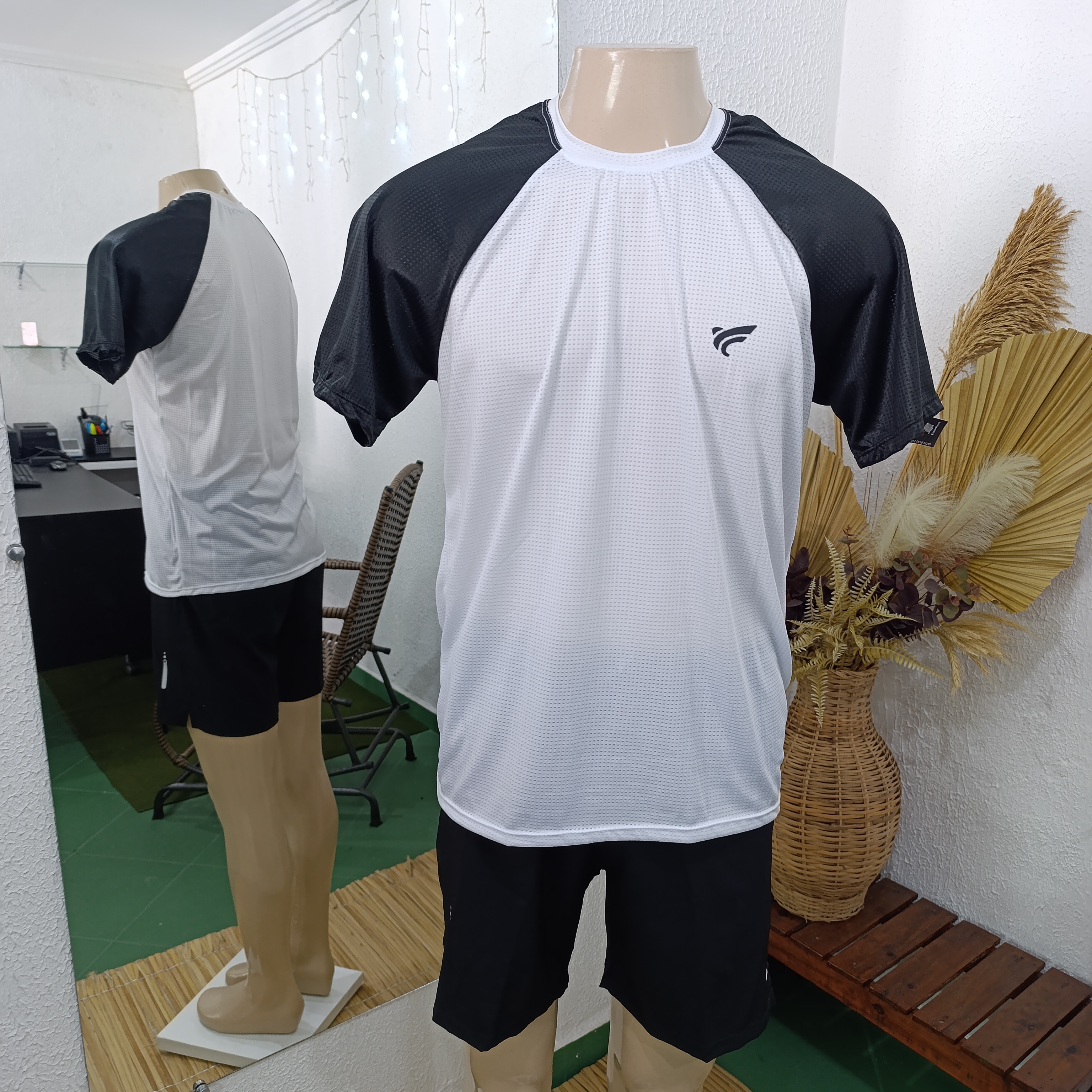 Camisa G Dryfit furadinho BRANCO com mangas PRETA
