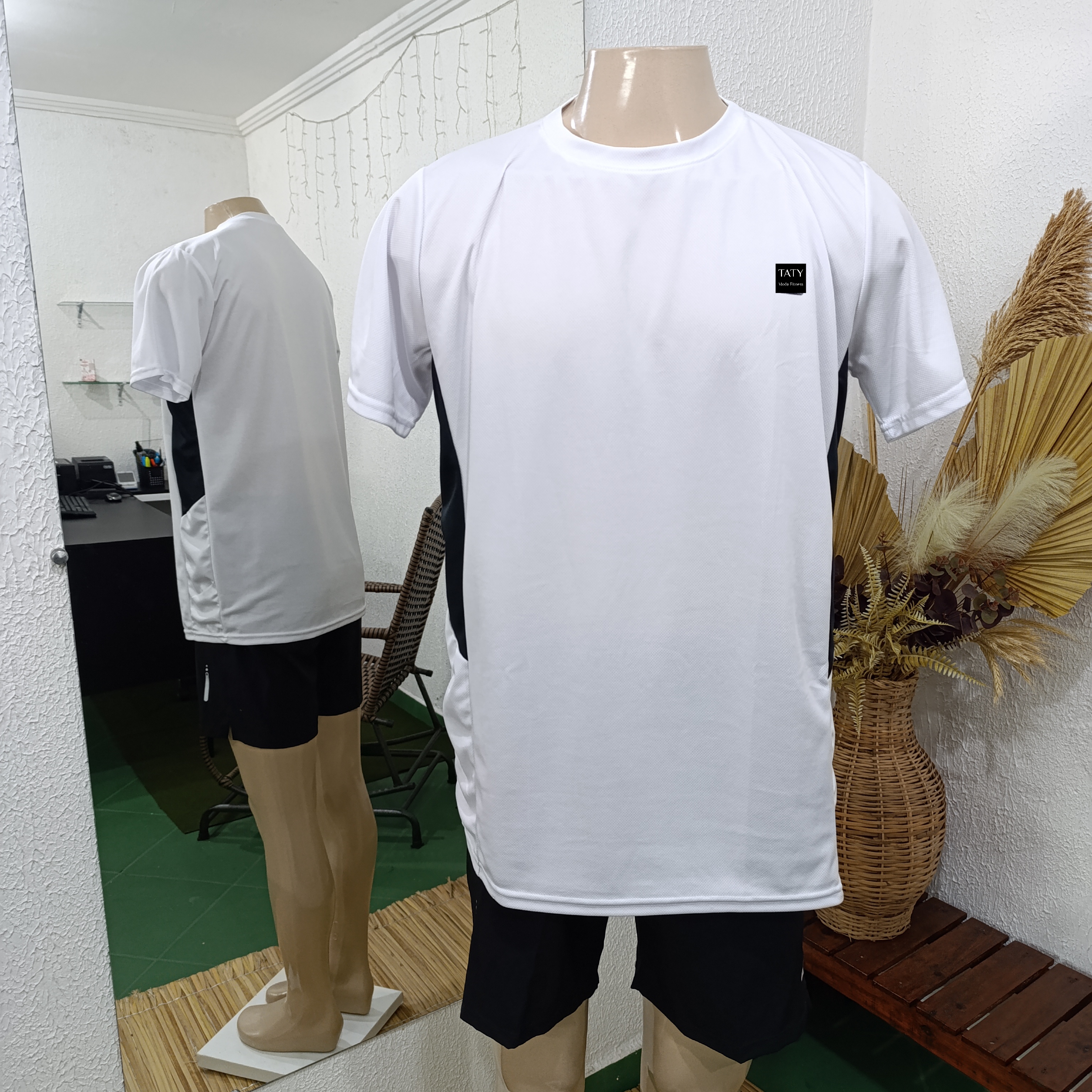 Camisa GG Dryfit BRANCA com detalhes preto na lateral