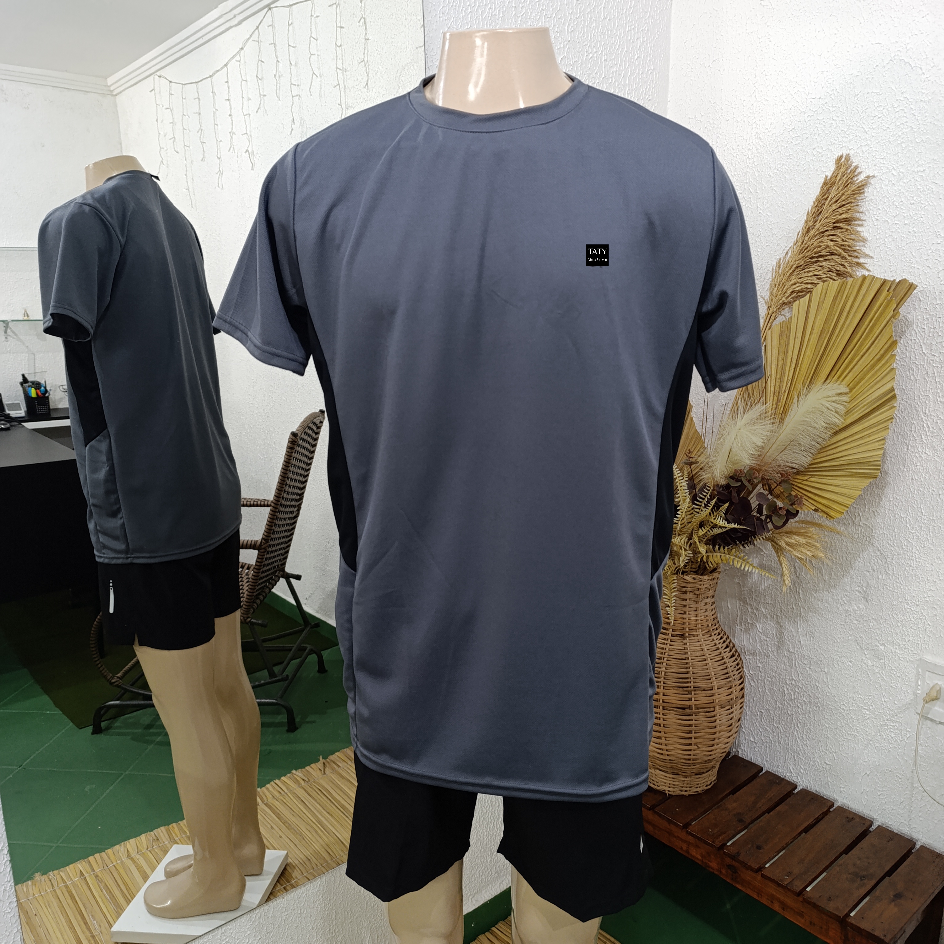 Camisa GG Dryfit com GRAFITE com detalhes preto na lateral