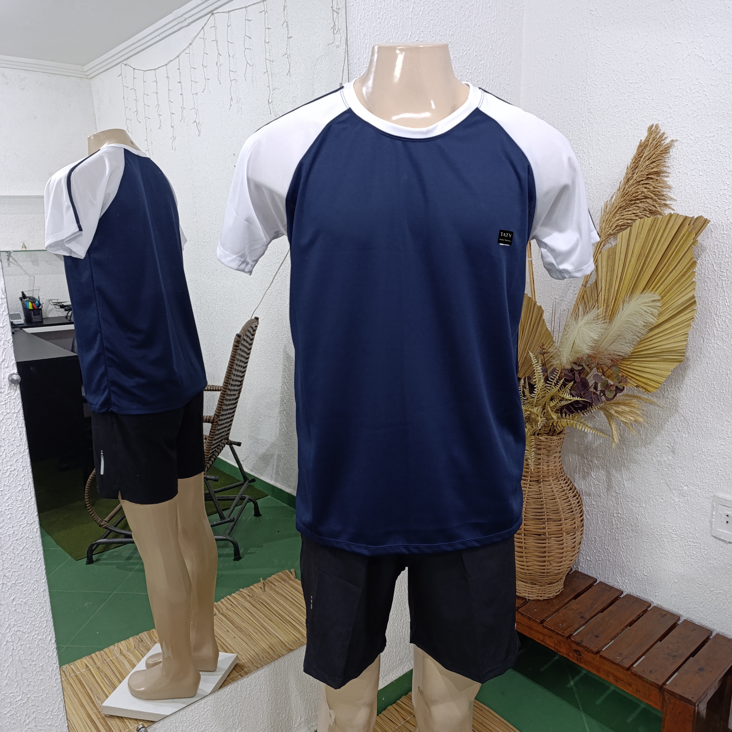 Camisa M Dryfit cor MARINHO com gola e mangas BRANCA