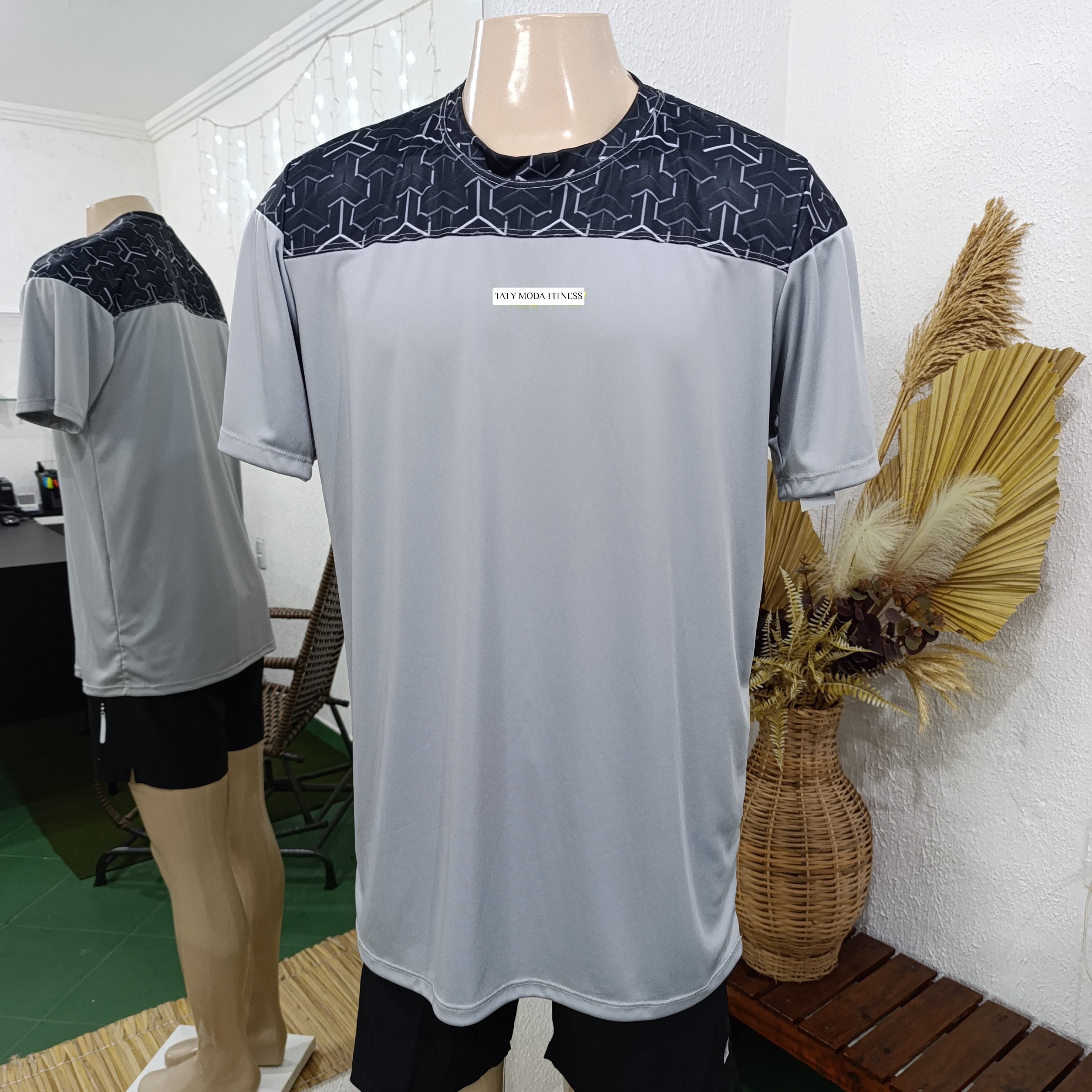 Camisa GG BRANCA com detalhes COLMEIA