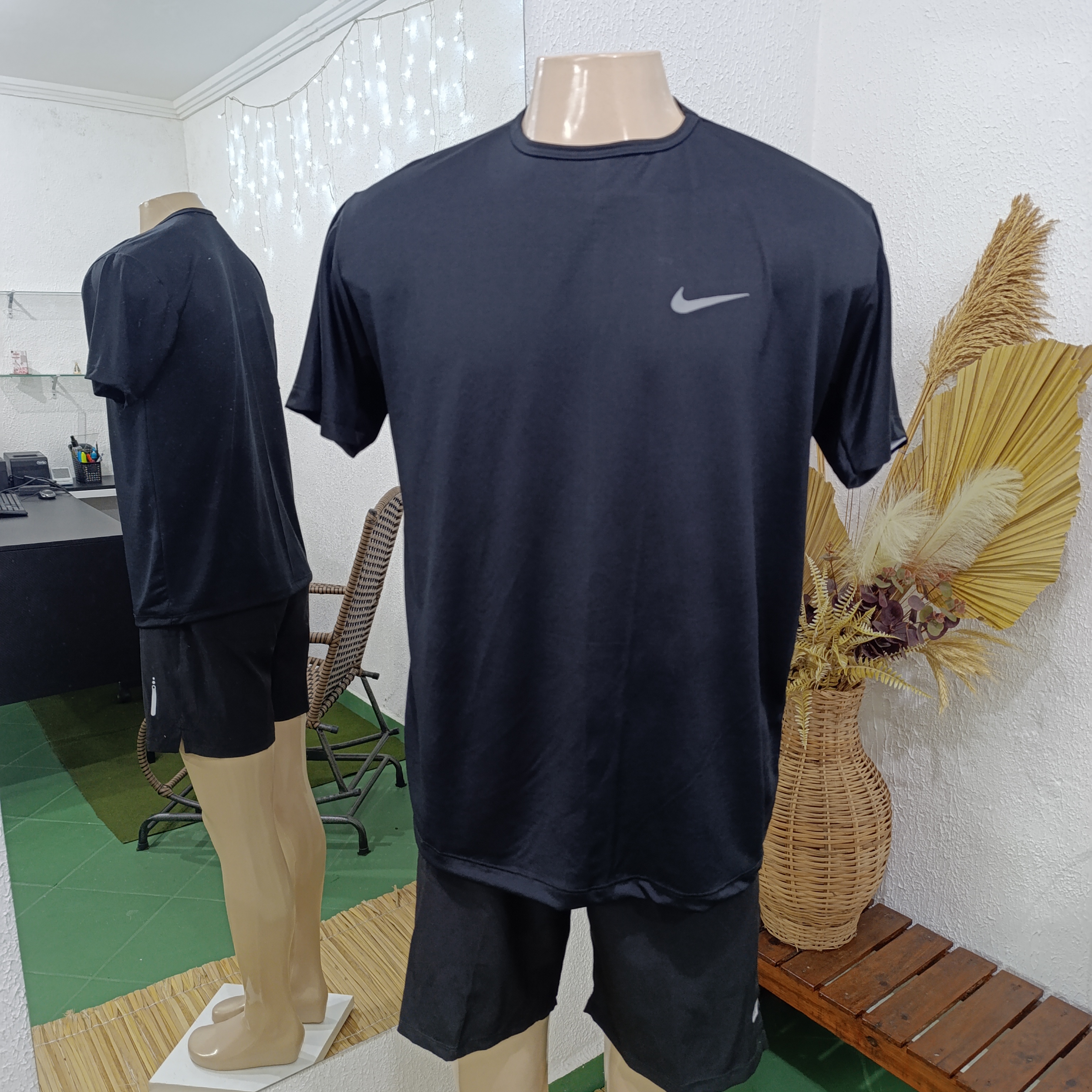 Camisa GG preta símbolo Niki