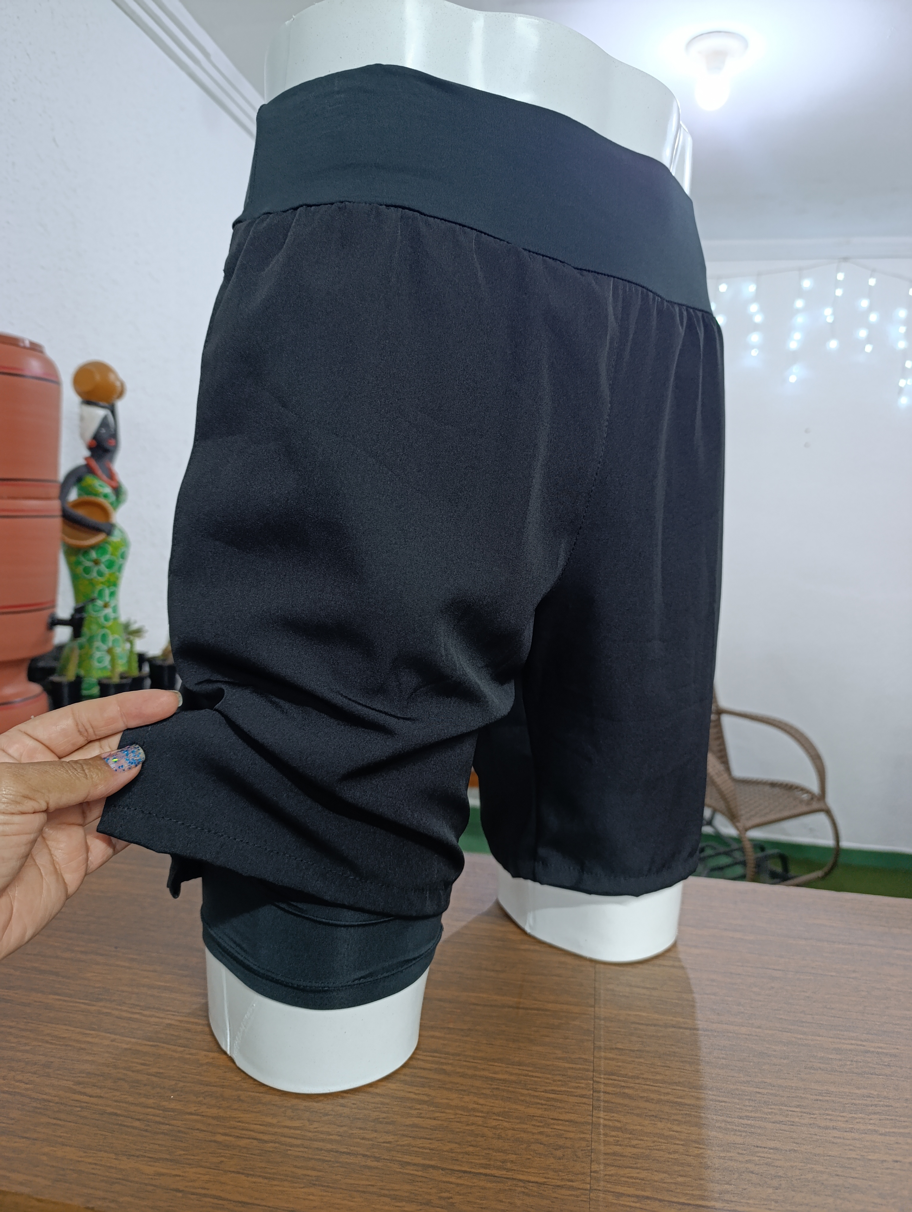 Shorts M Duplo, contém bolso interno. Cor PRETA