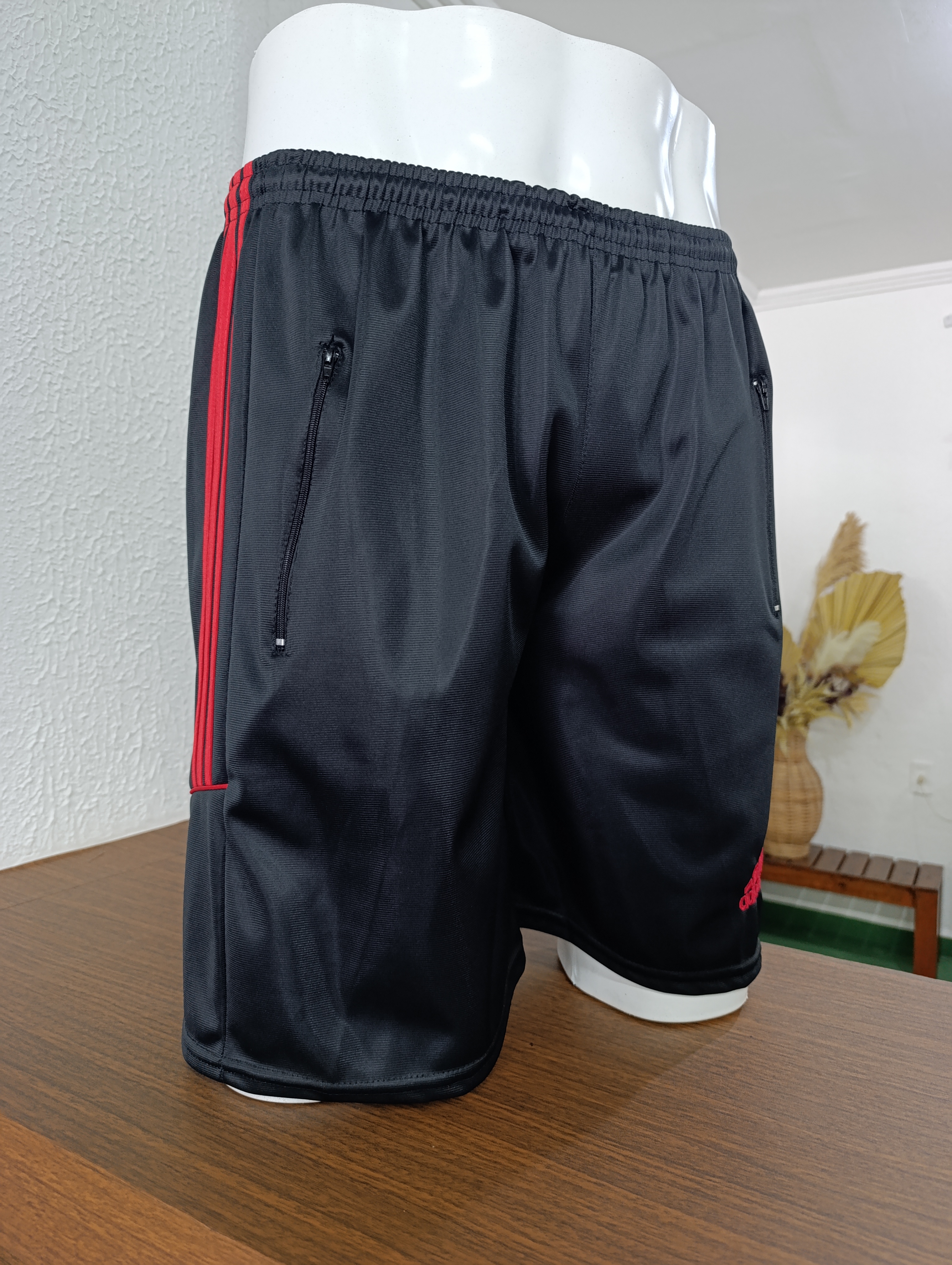 Short Masculino M canelada preta com detalhes vermelho
