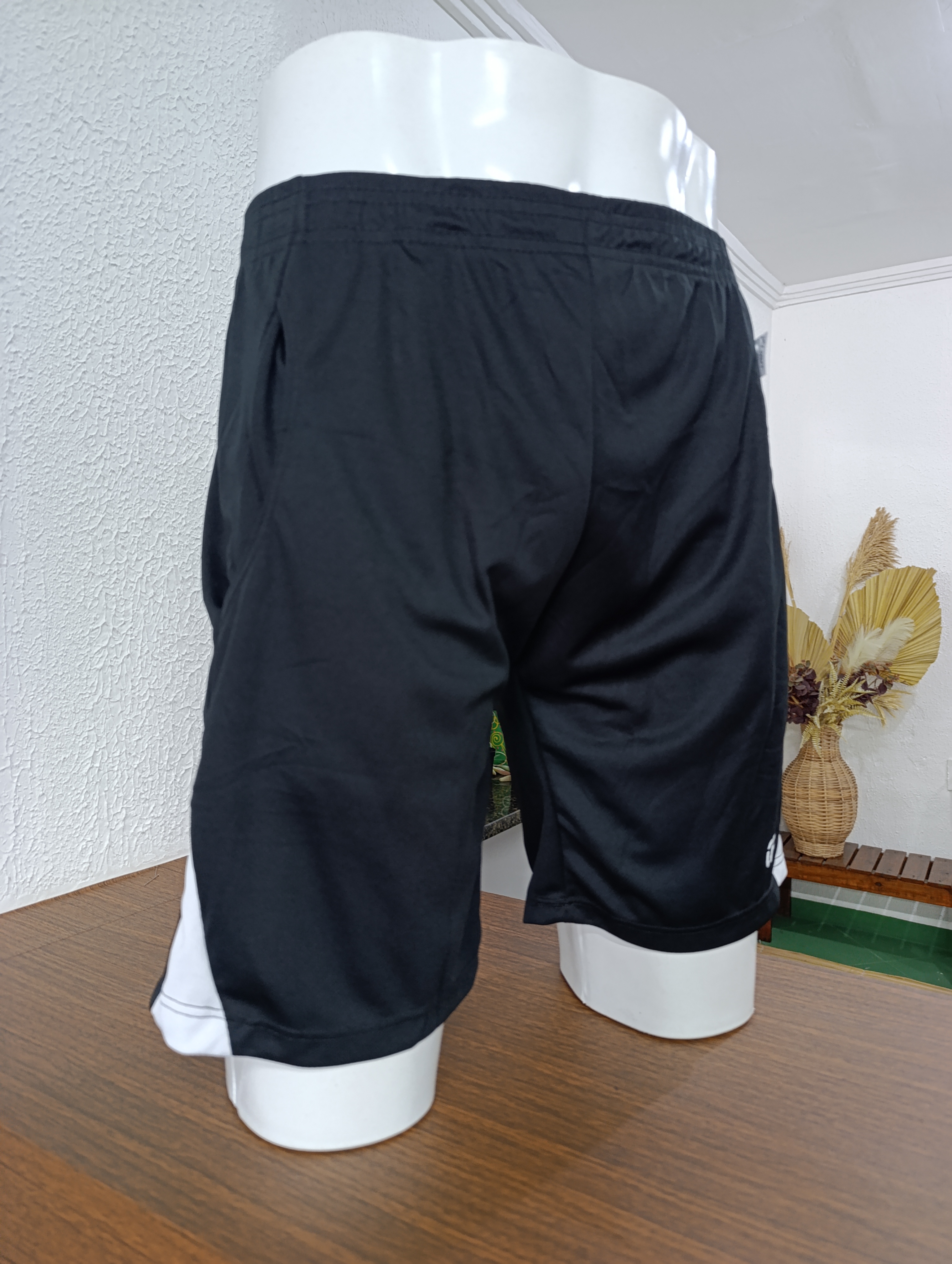 Short Masculino M Dryfit cor PRETA com branco na perna