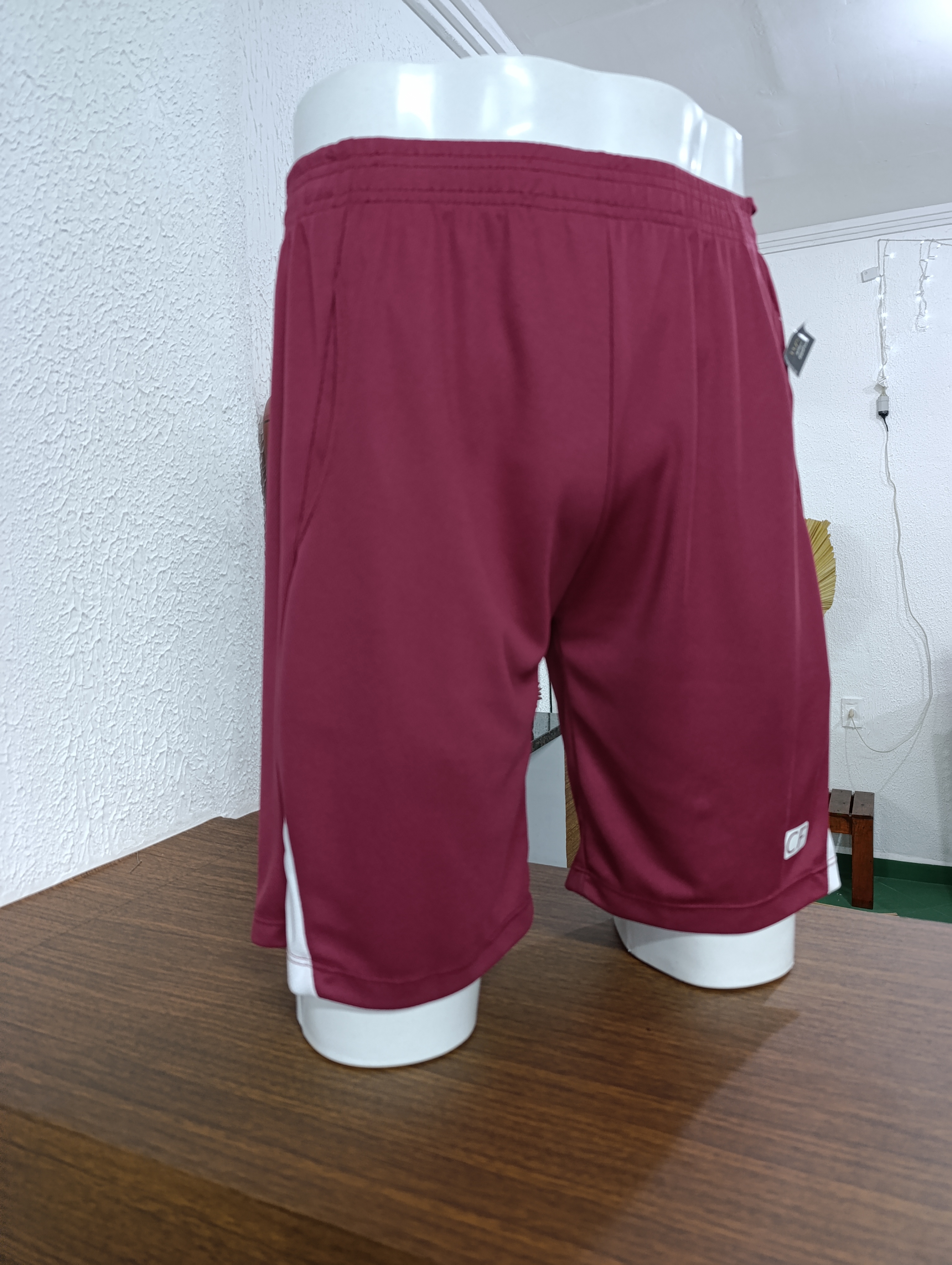 Short Masculino M Dryfit cor VINHO com detalhe branco na perna