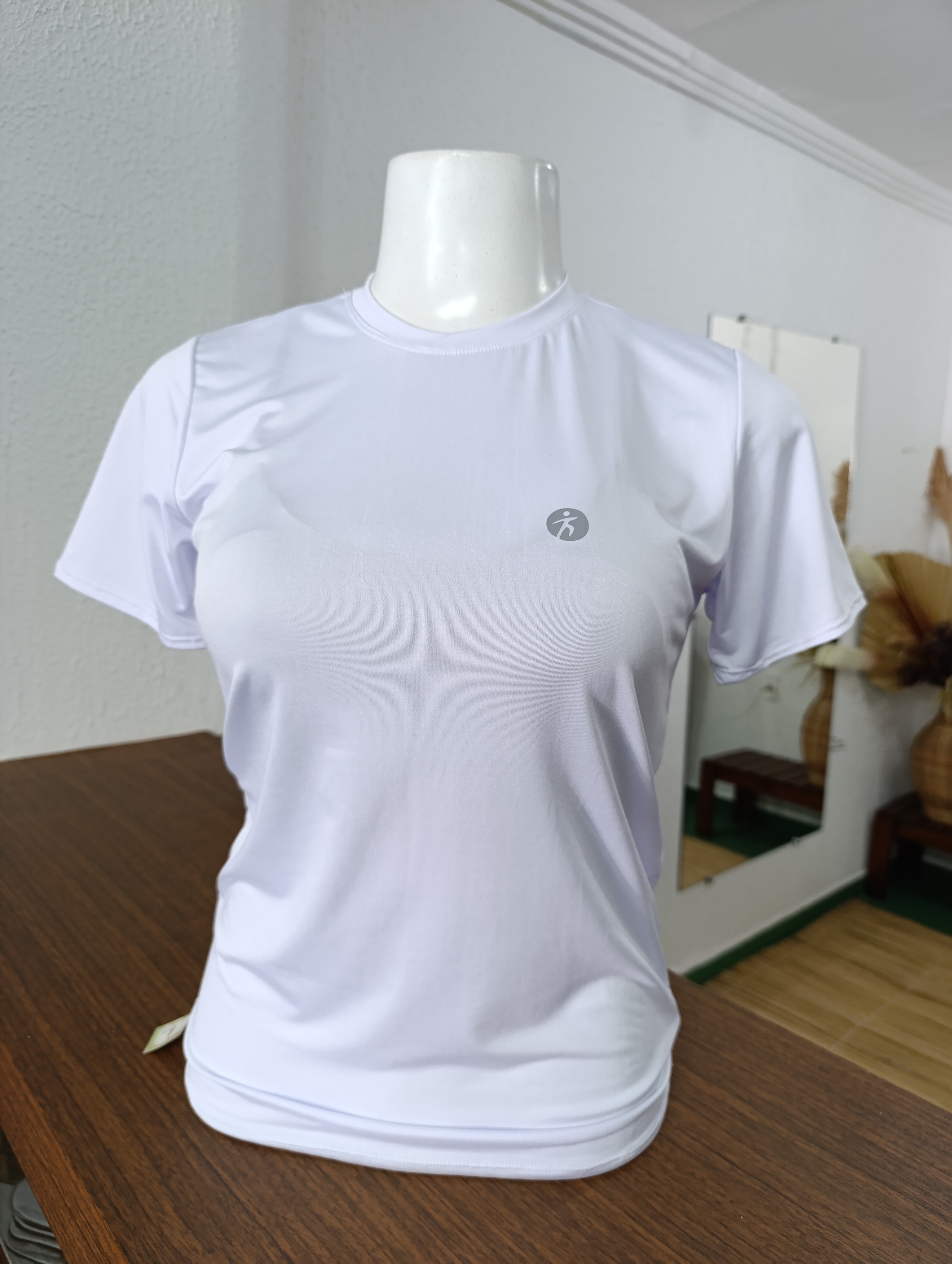 Blusa M UV cor BRANCA PROMOÇÃO