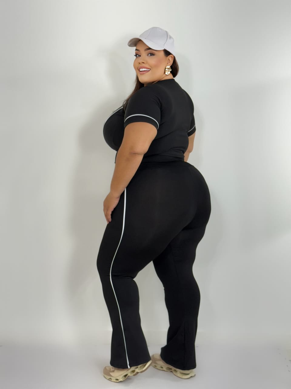 Conjunto de Calça GG cor preta flare