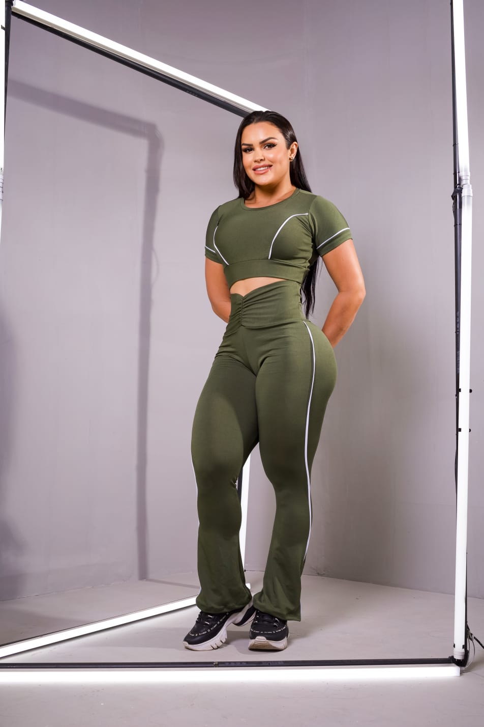 Conjunto de Calça GG cor verde Militar Flare