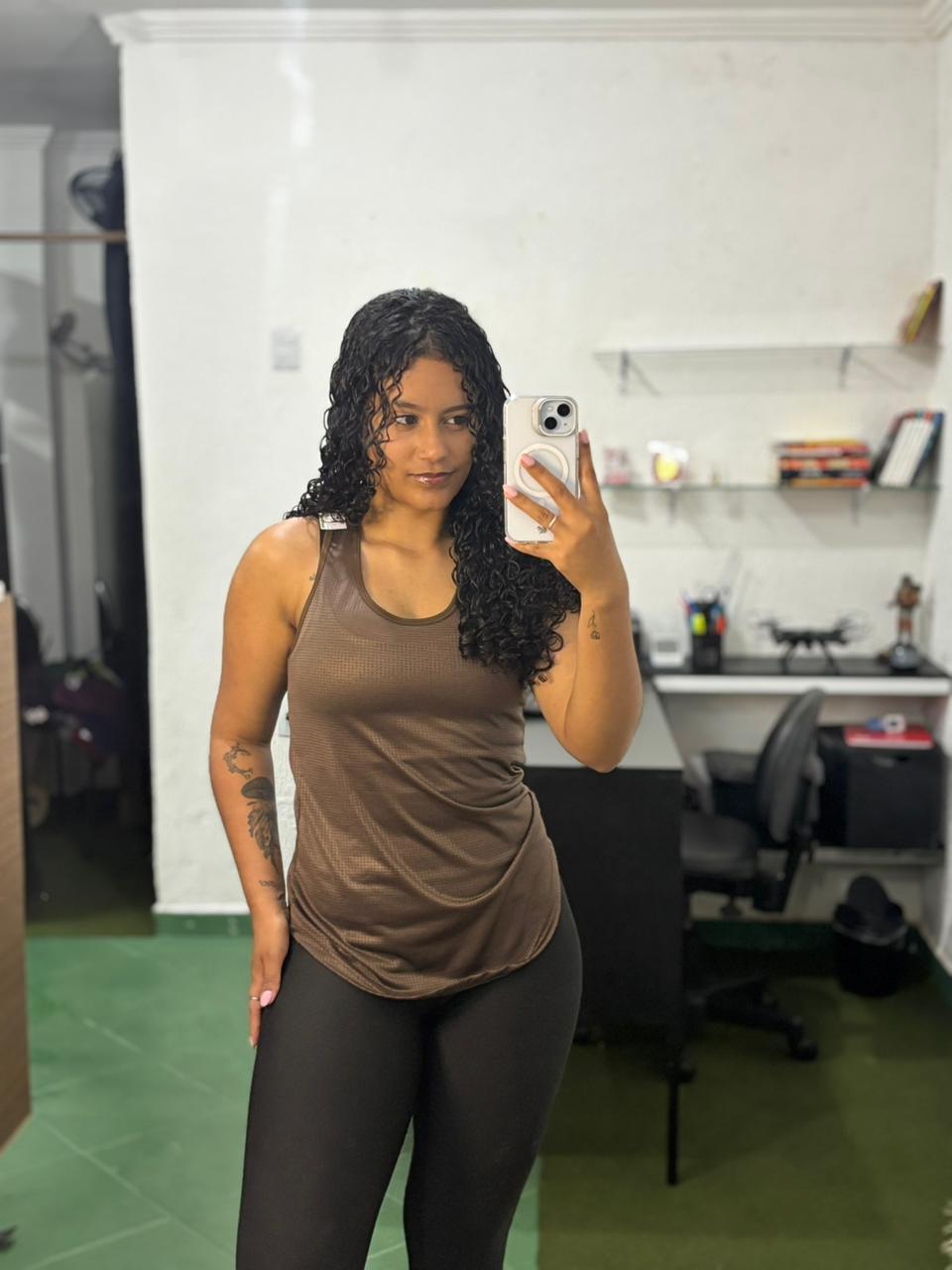 Regata P Dryfit marrom PROMOÇÃO