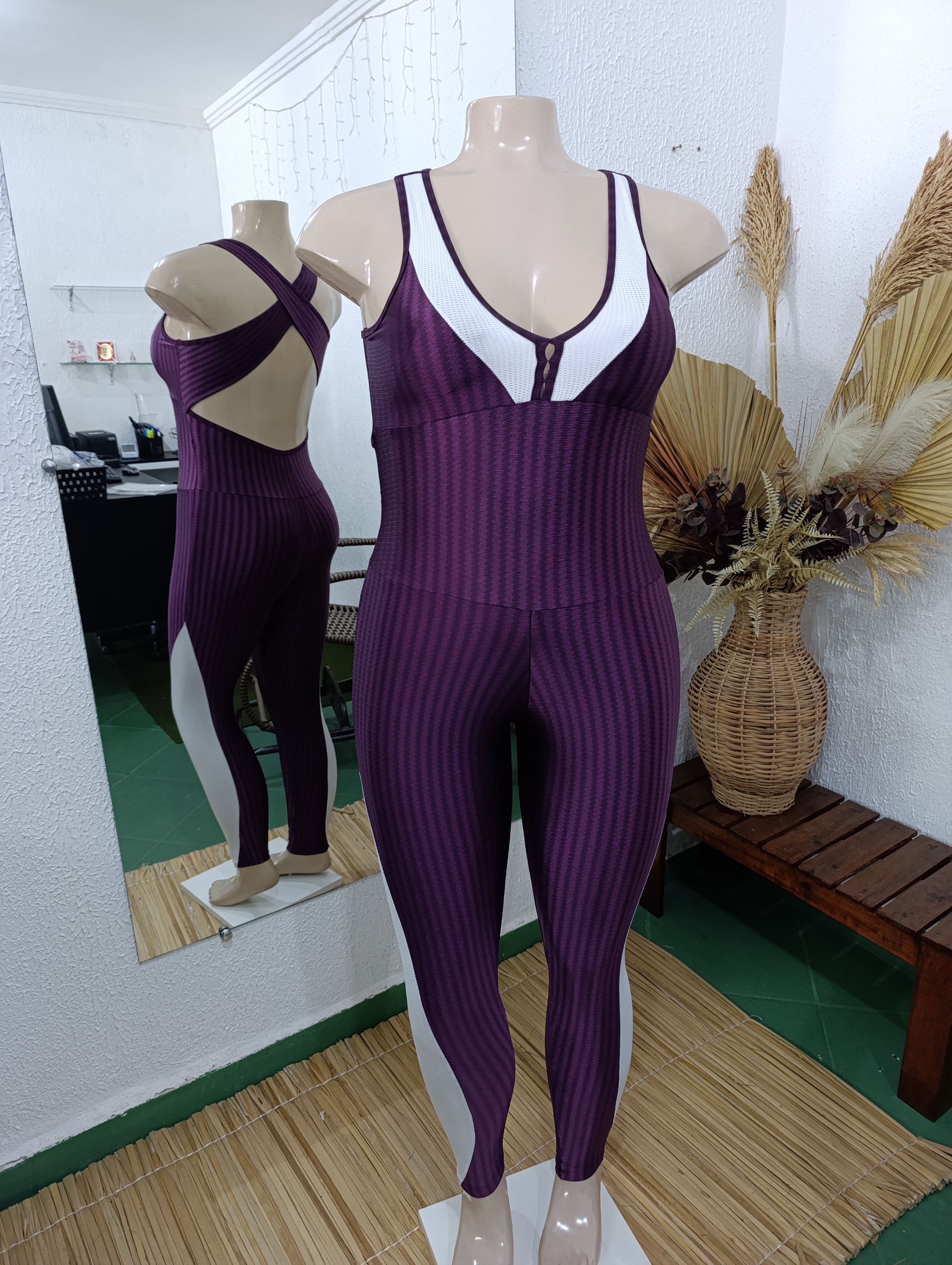 Macacão G 3D. "Obs. BAZAR" cor ROXA