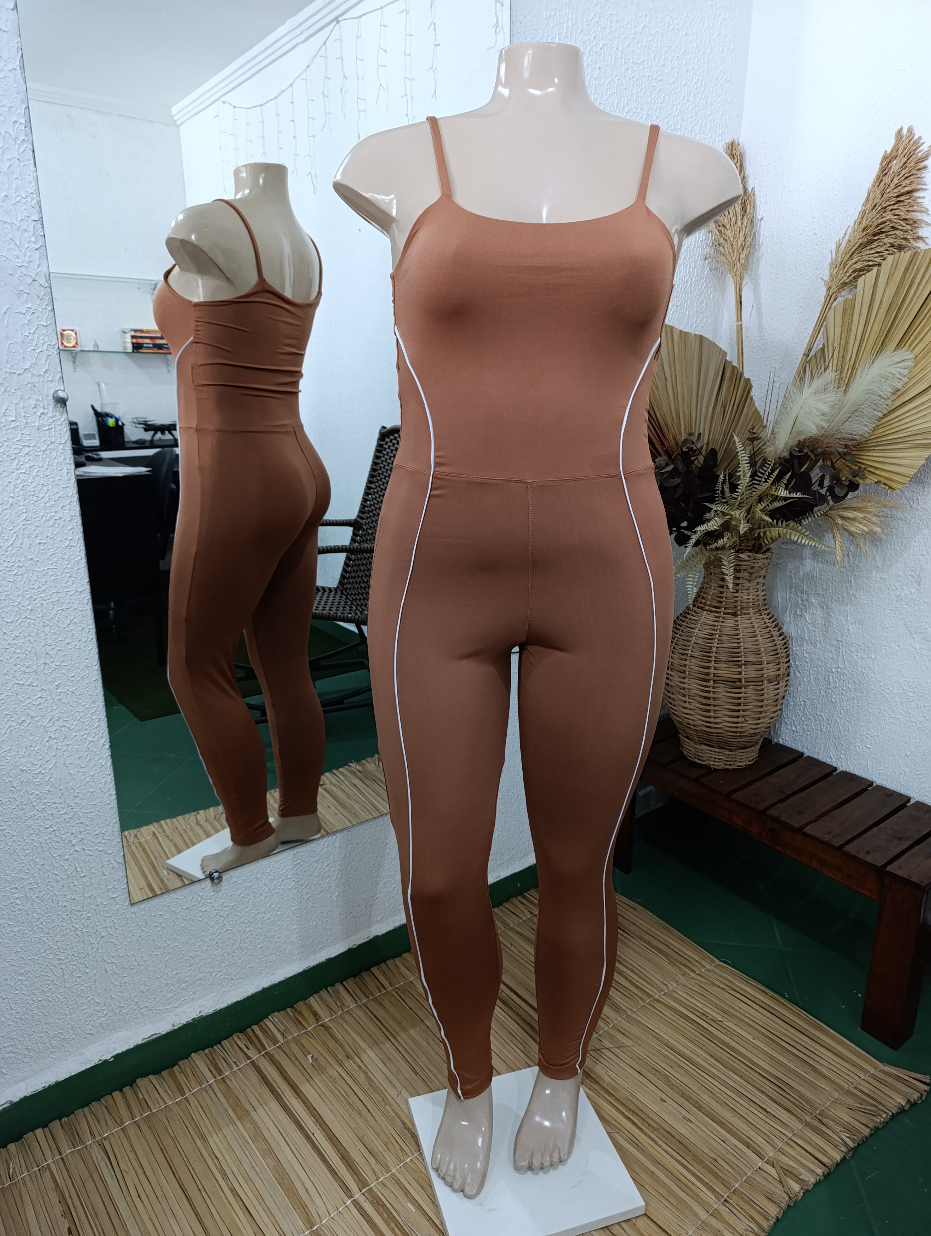 Macacão G veste 44/46 nude