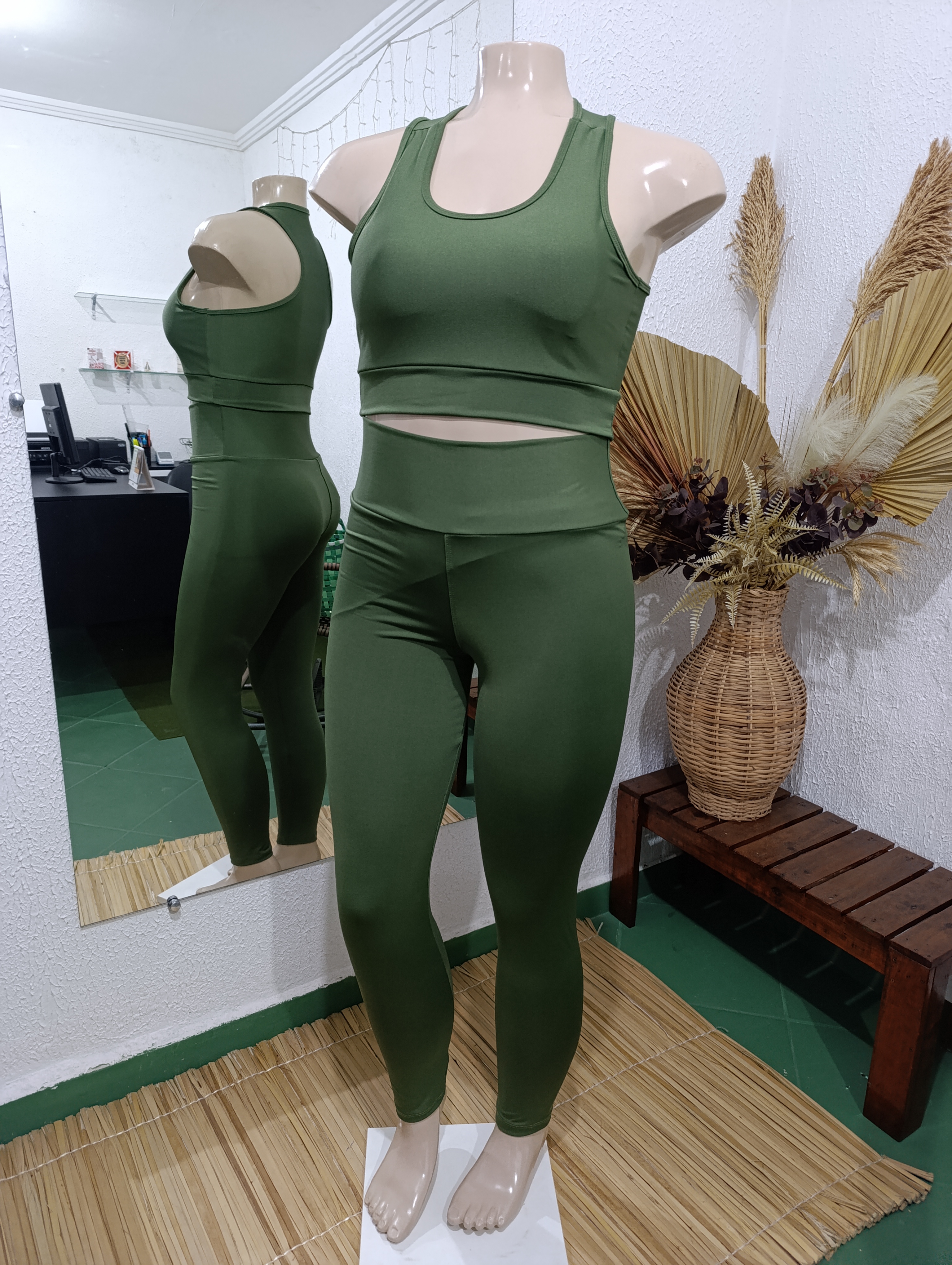 Conjunto de Calça GG G2 forrado+ Top/Bojo Cor: Verde Militar