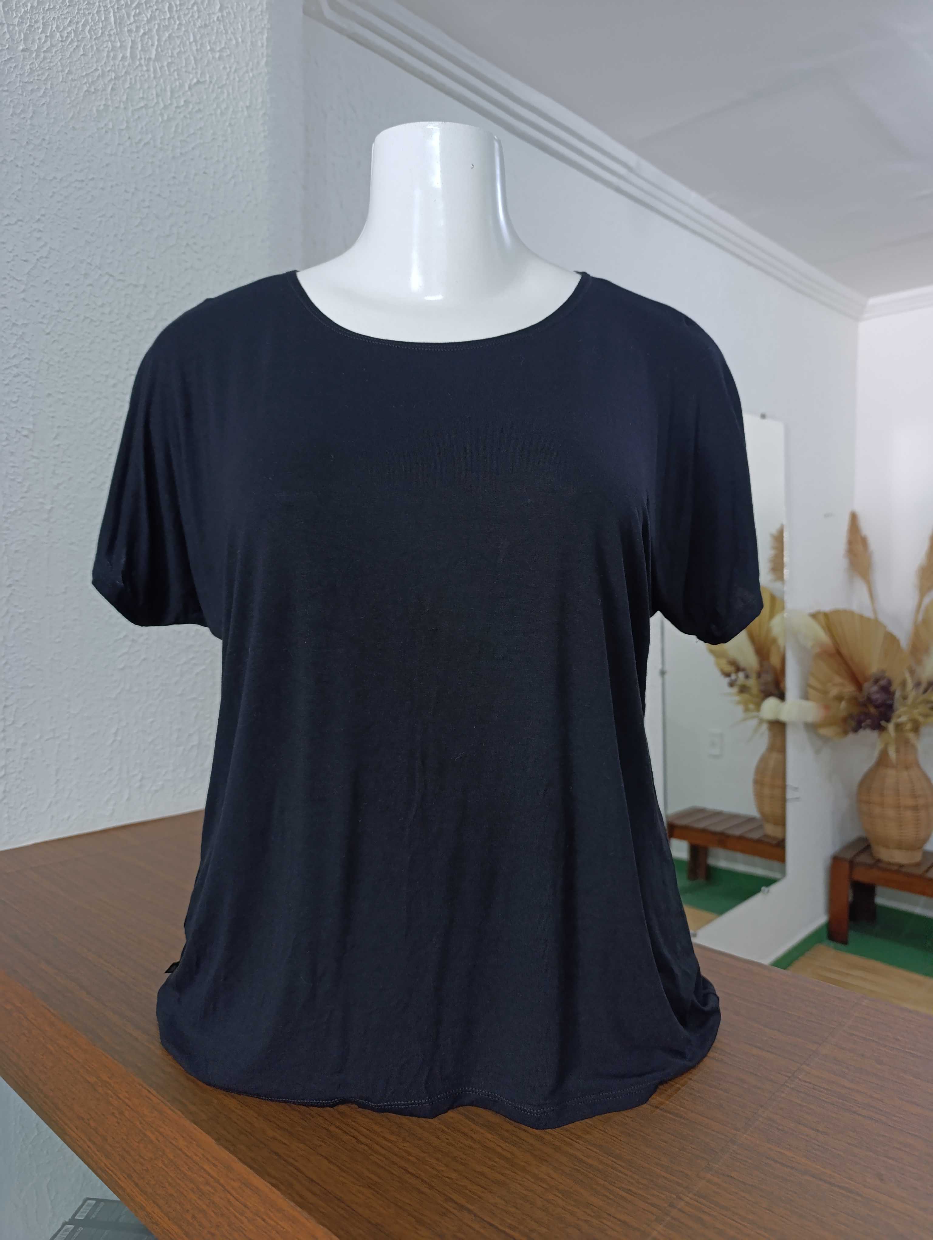 Blusa GG gola larga PRETA