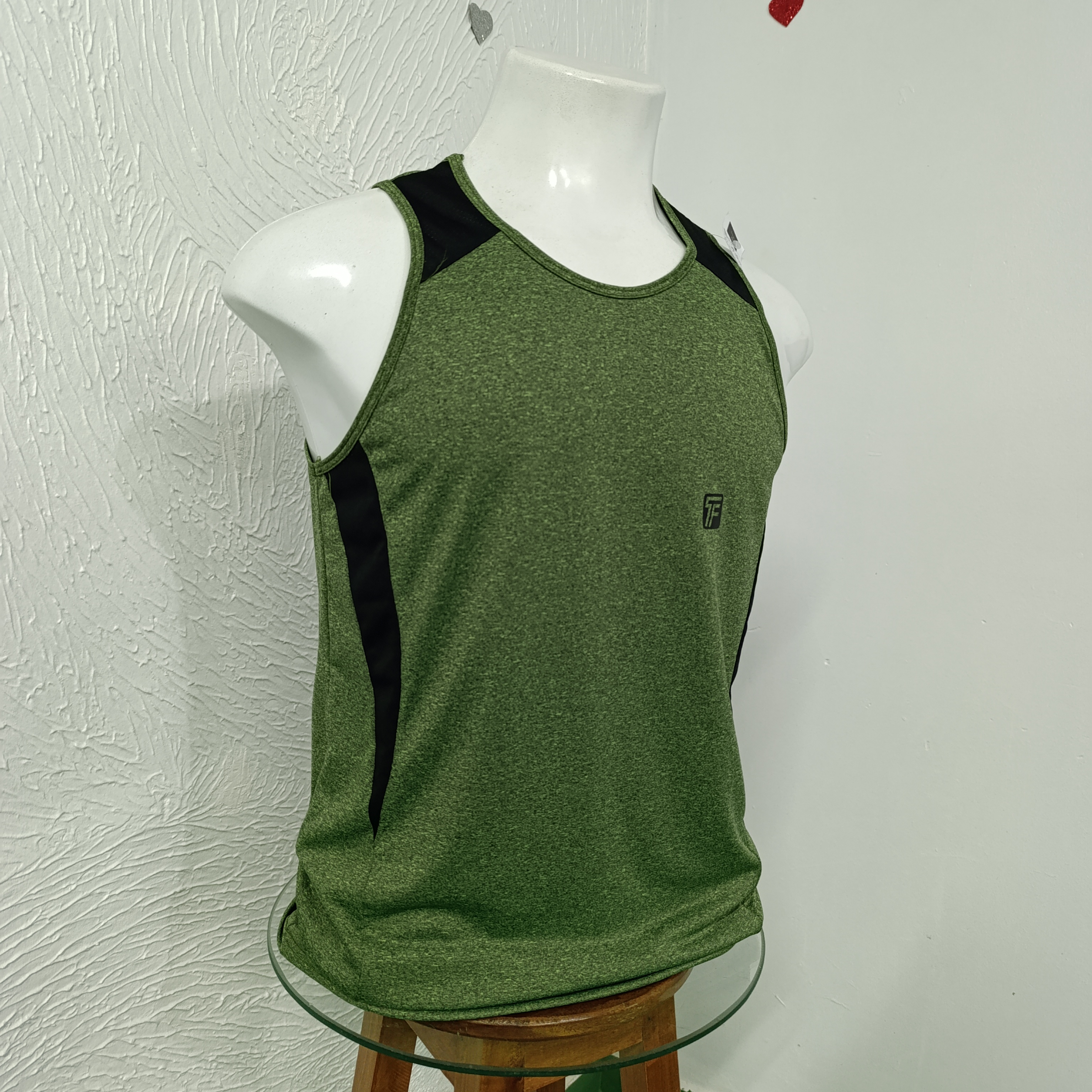 Camiseta P Dryfit cor: verde com detalhes Preto
