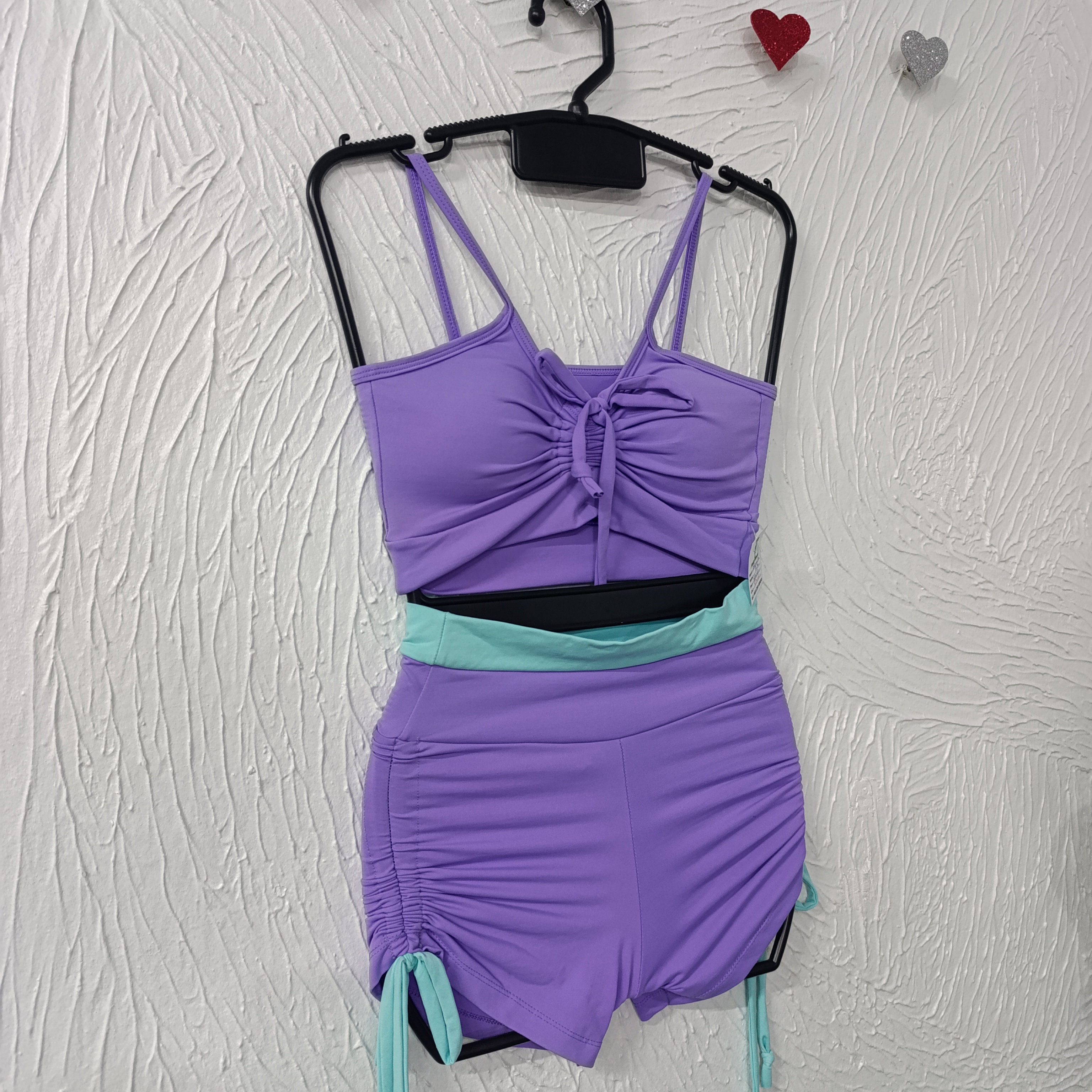 Conjunto de Short M Poliamida empina bumbum. Cor: Lilás