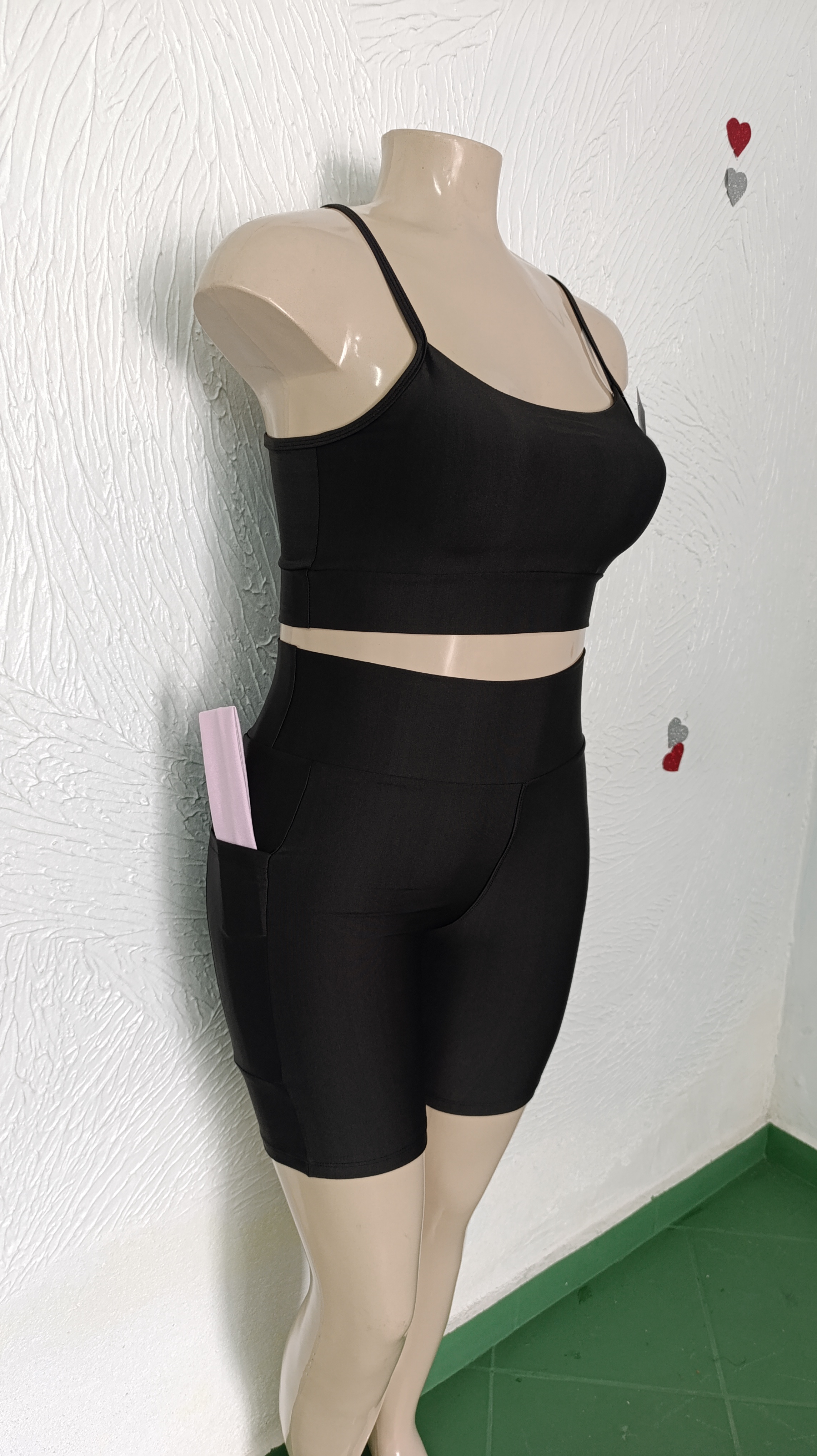 Conjunto de Short G. Forrado. Top com bojo. Zero transferência. PRETO.